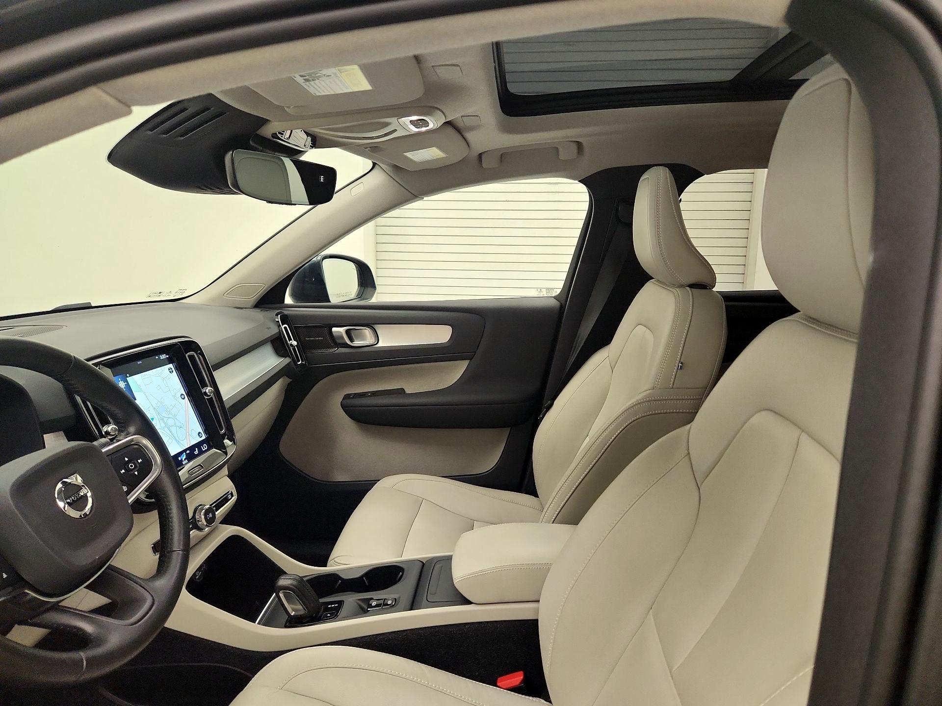 Thumbnail: 2021 Volvo XC40 - 20