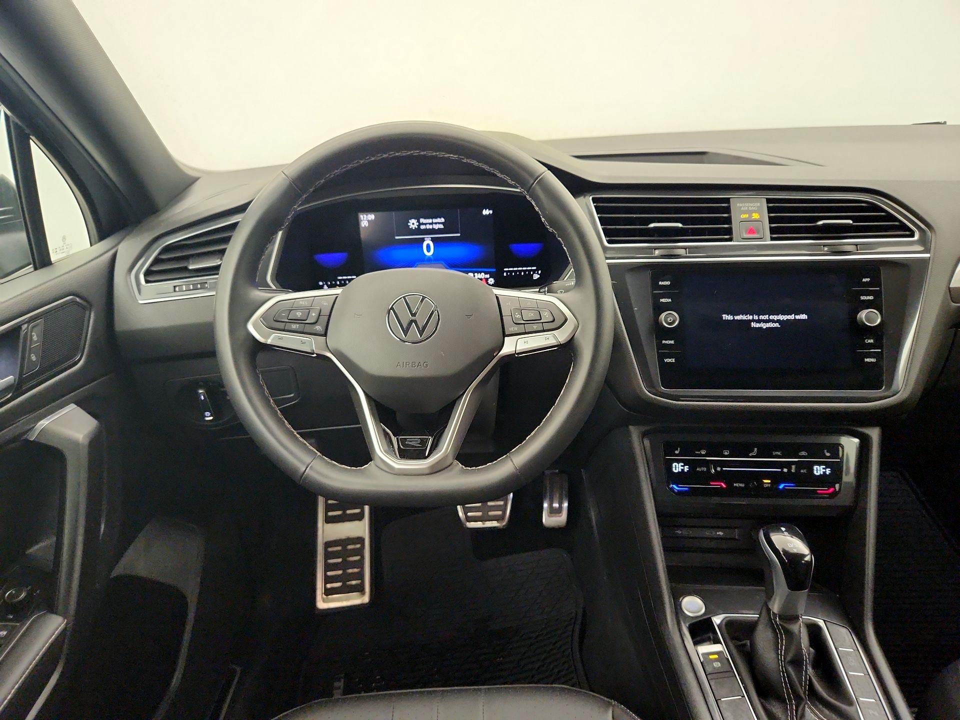 Thumbnail: 2023 Volkswagen Tiguan - 10