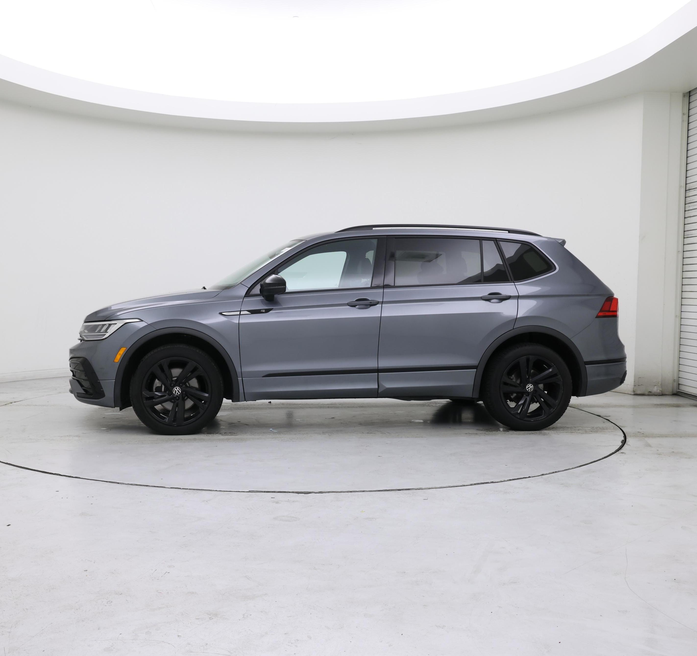 Thumbnail: 2023 Volkswagen Tiguan - 3