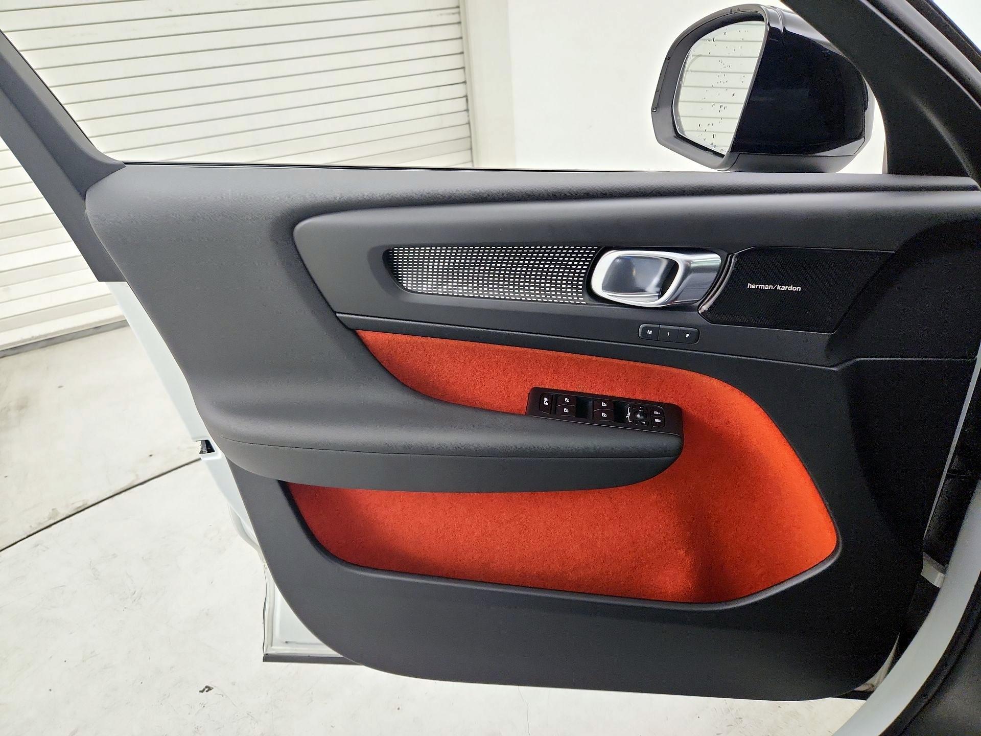 Thumbnail: 2019 Volvo XC40 - 12