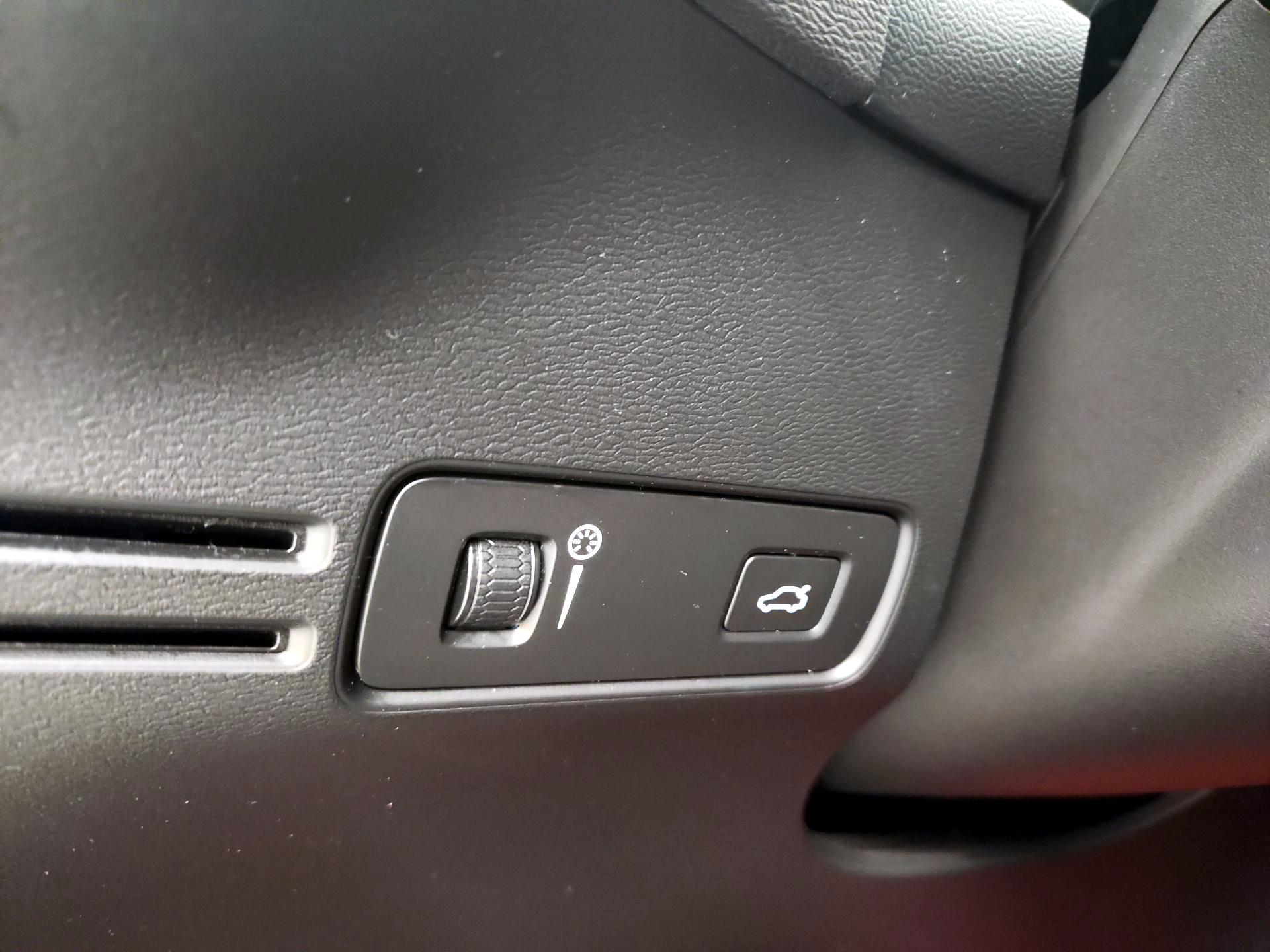 Thumbnail: 2019 Volvo XC40 - 13