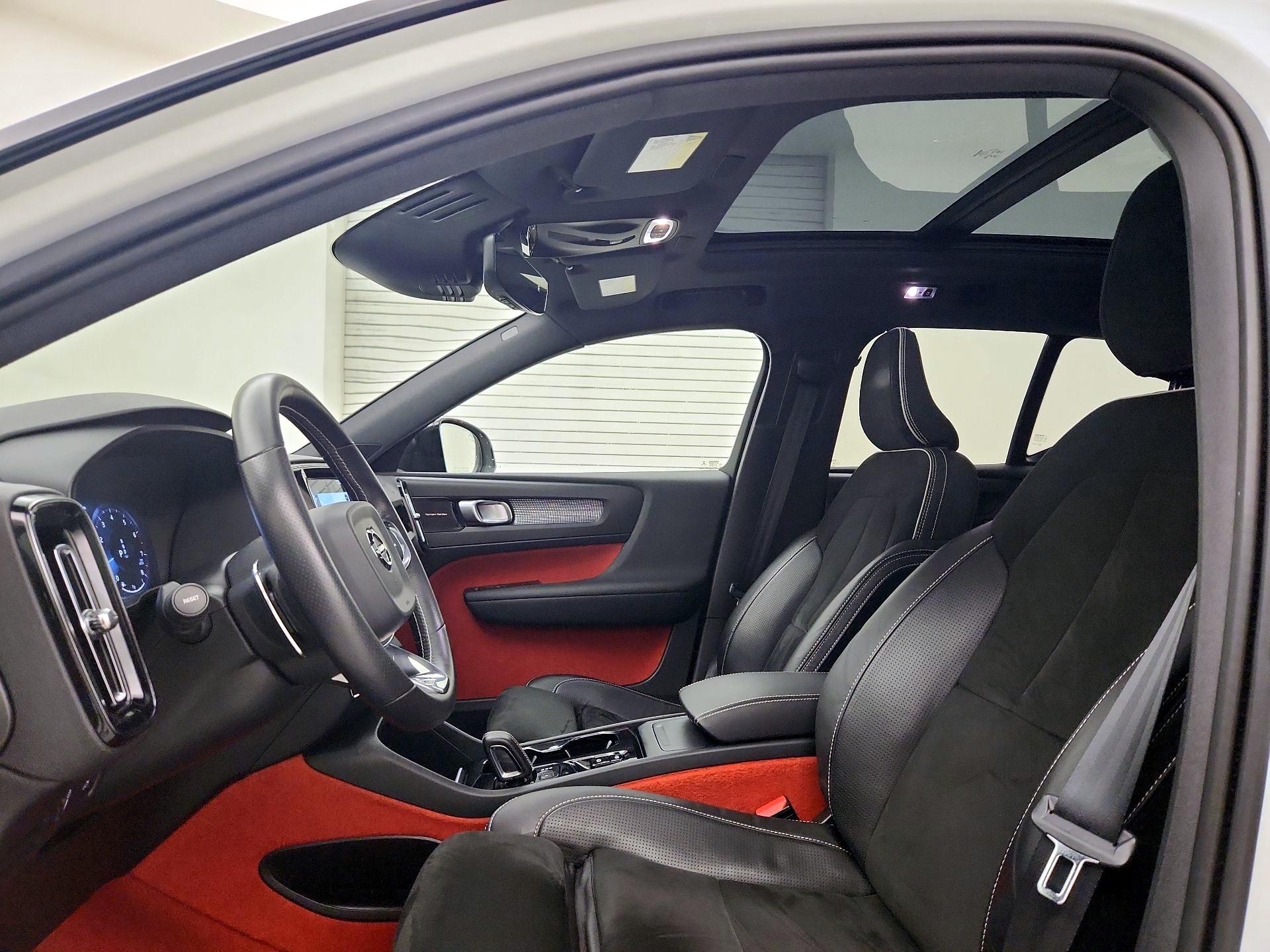 Thumbnail: 2019 Volvo XC40 - 20