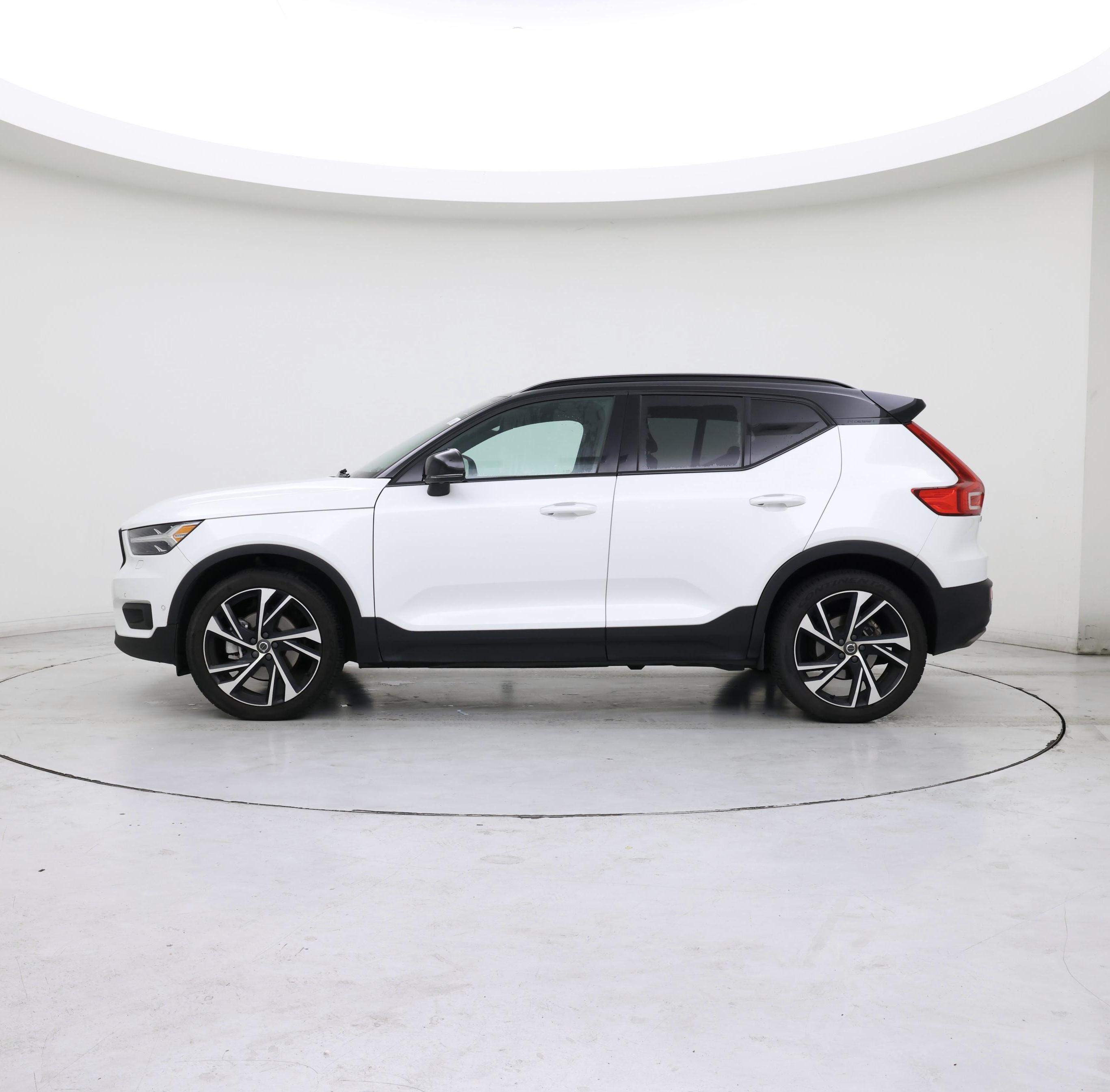 Thumbnail: 2019 Volvo XC40 - 3
