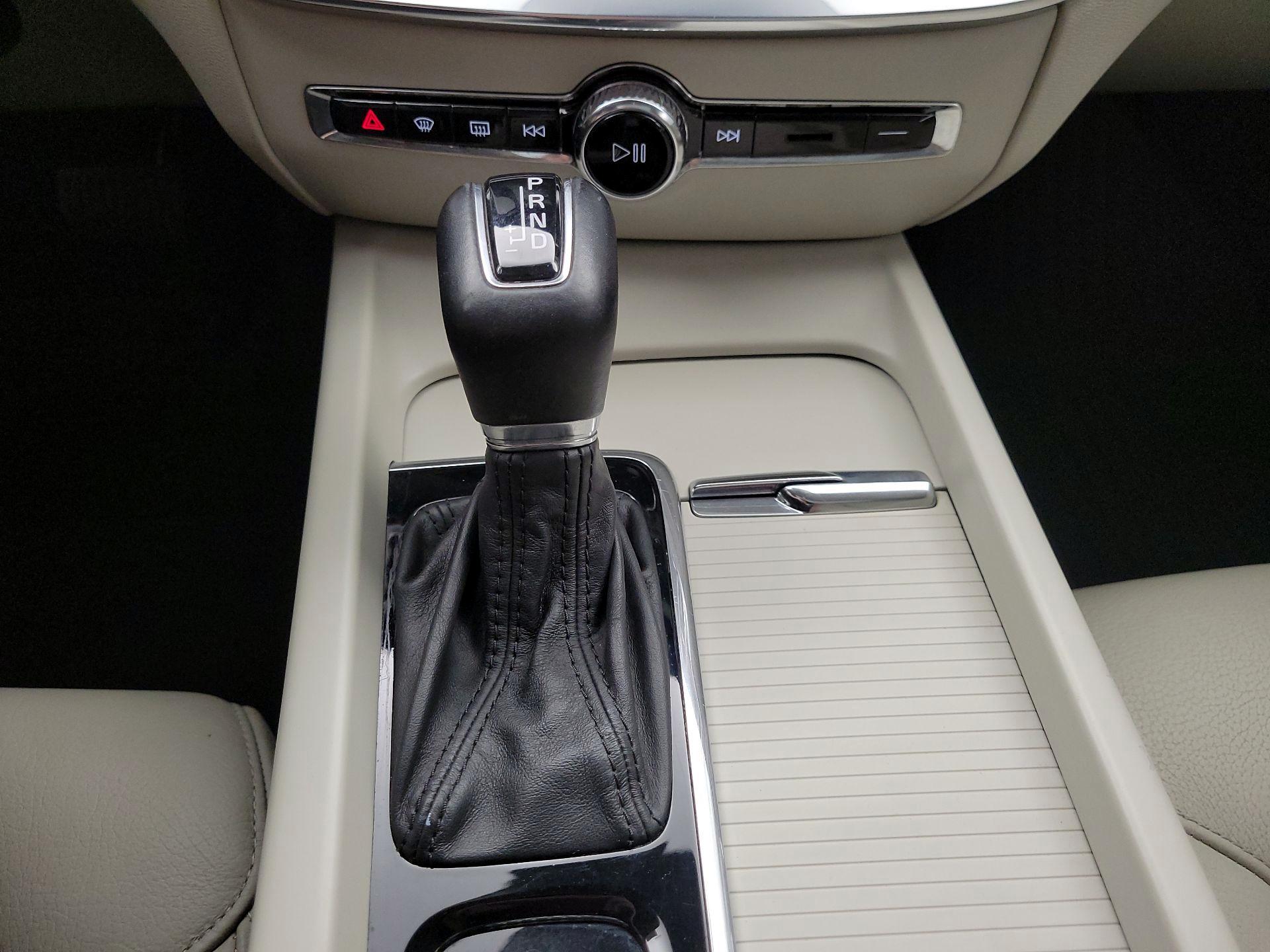 Thumbnail: 2020 Volvo S60 - 18