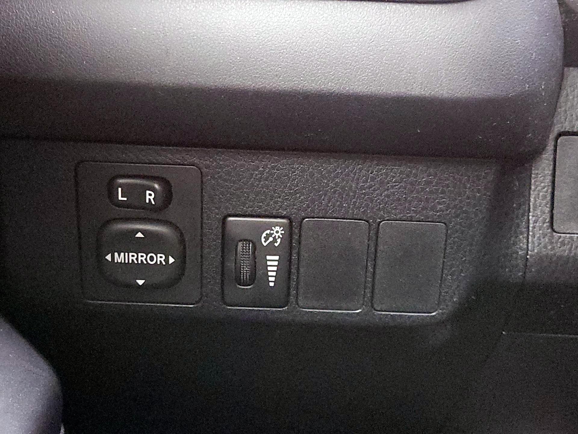 Thumbnail: 2016 Toyota RAV4 - 13
