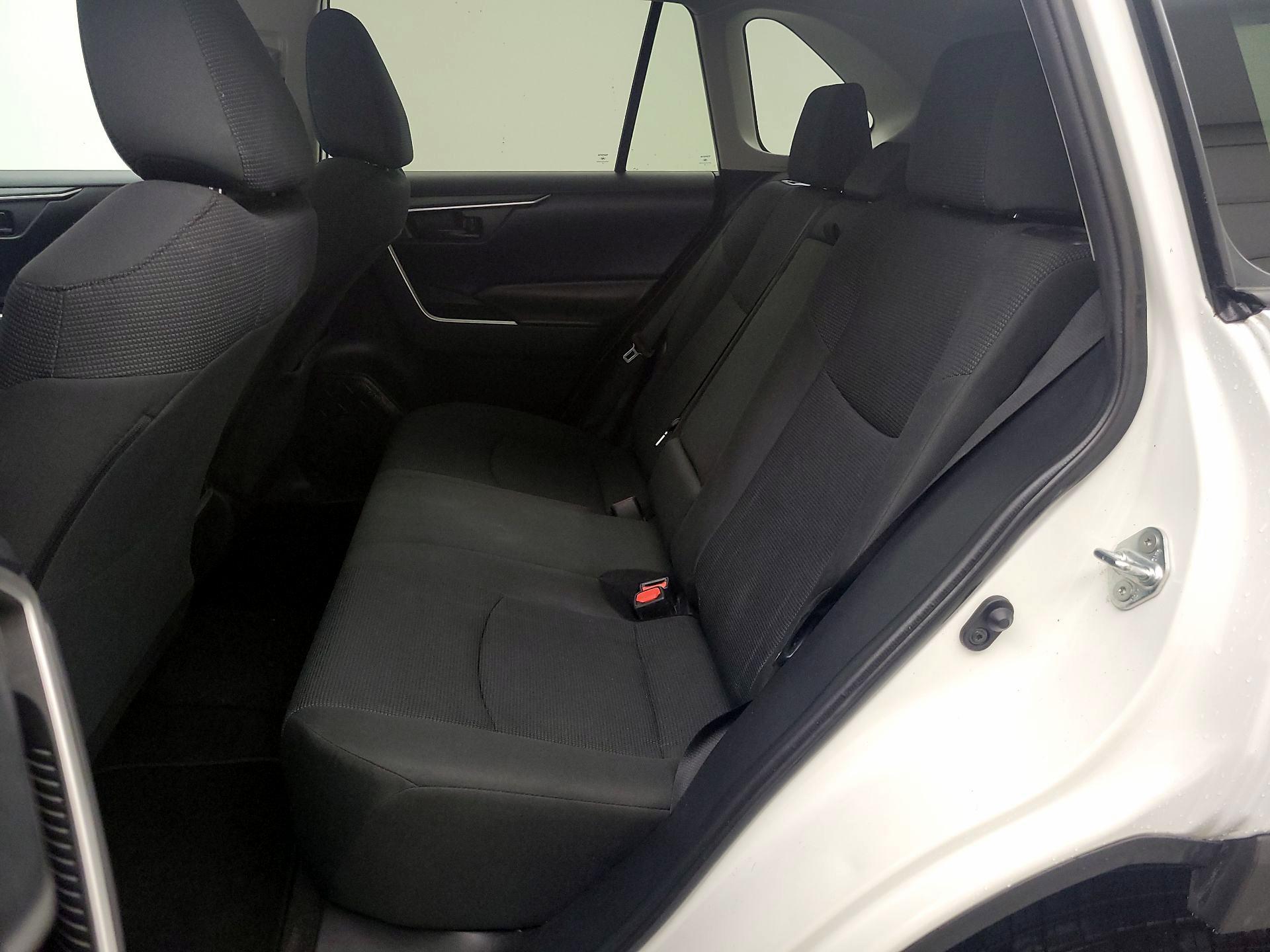 Thumbnail: 2019 Toyota RAV4 - 19
