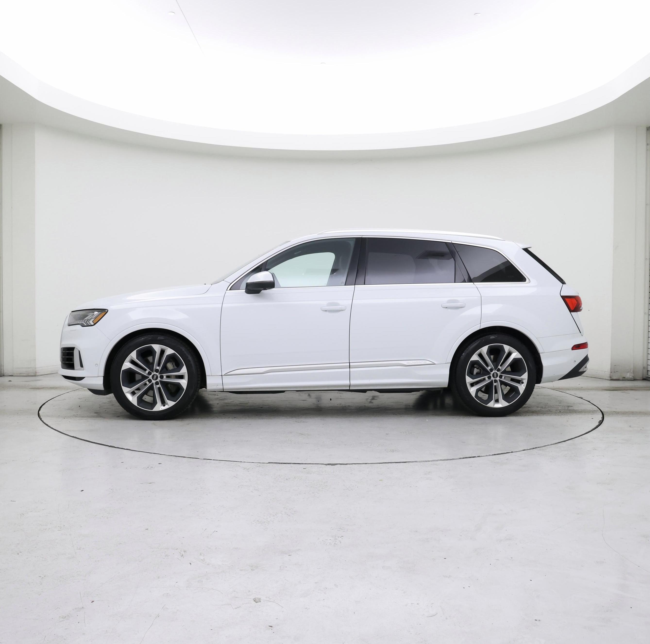 Thumbnail: 2021 Audi Q7 - 3