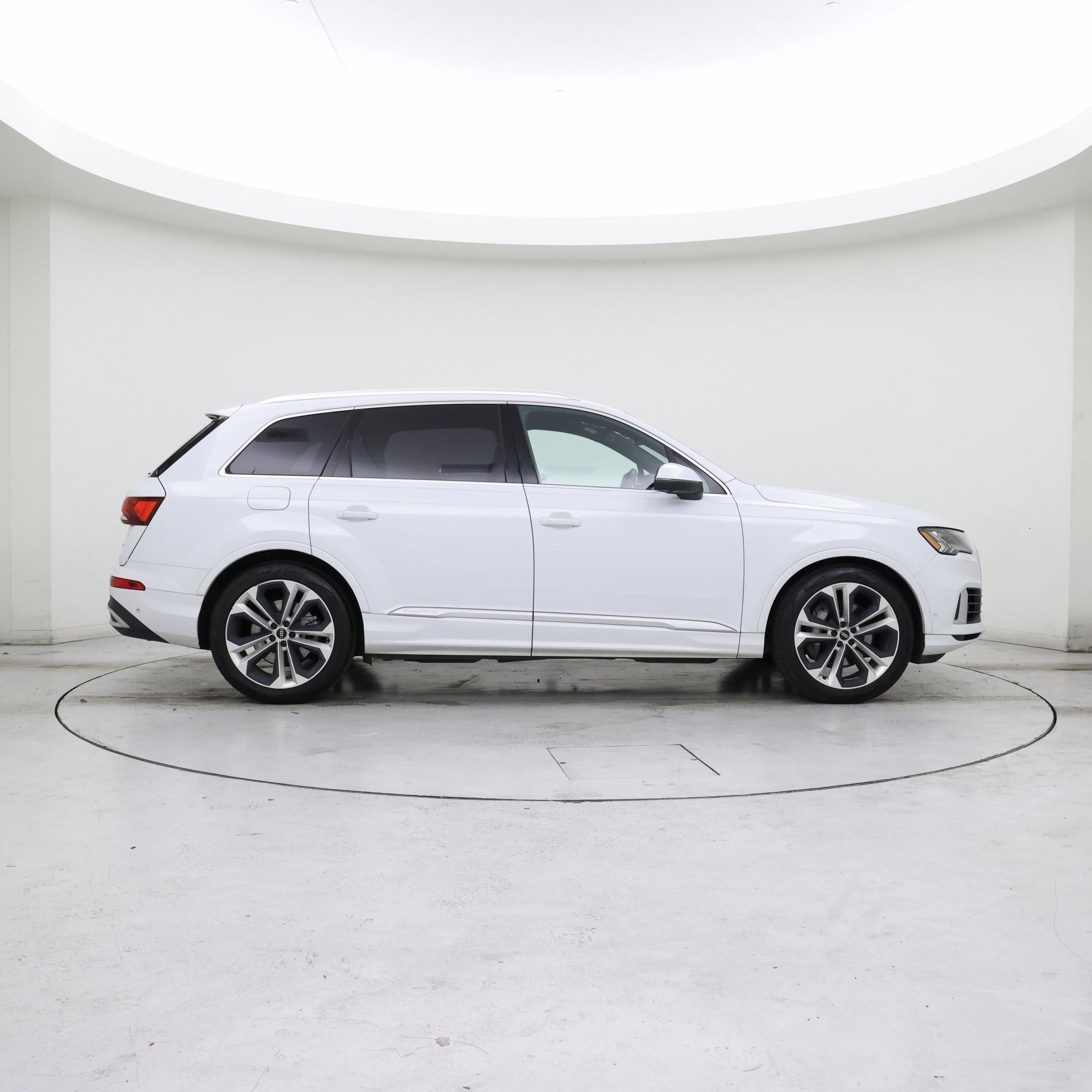 Thumbnail: 2021 Audi Q7 - 7
