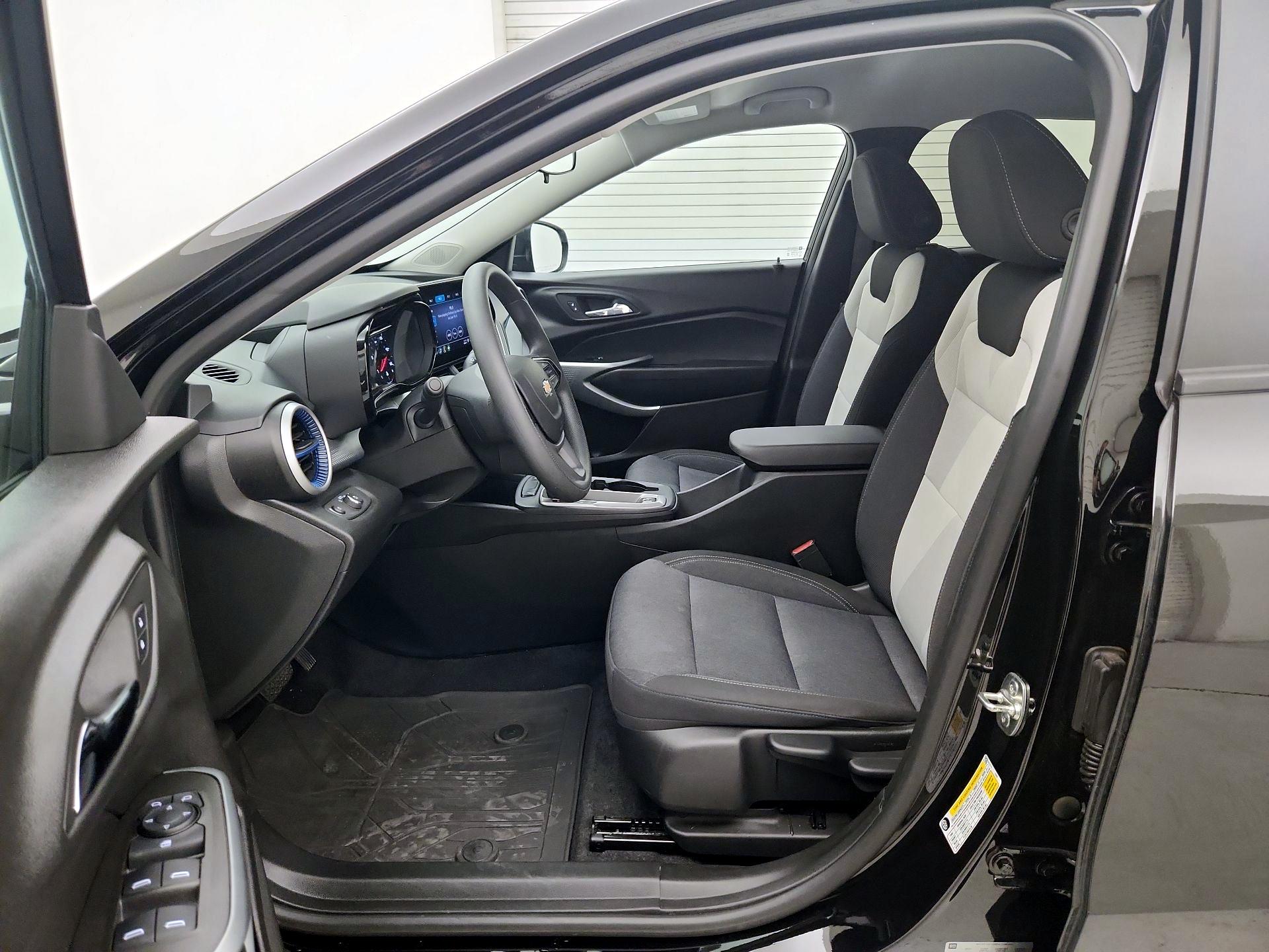 Thumbnail: 2025 Chevrolet Trax - 11