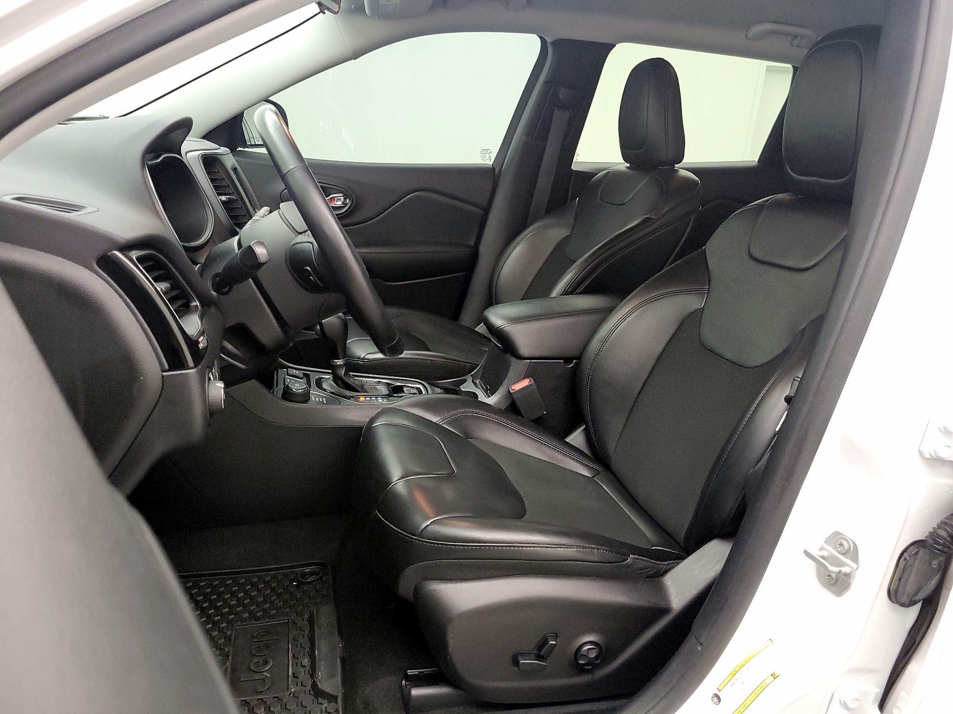 Thumbnail: 2020 Jeep Cherokee - 11