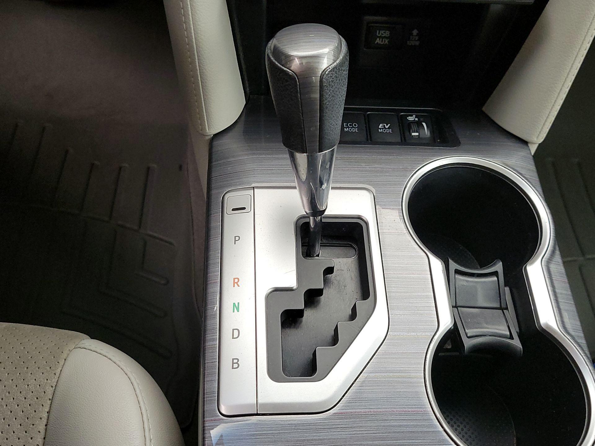 Thumbnail: 2013 Toyota Camry - 17