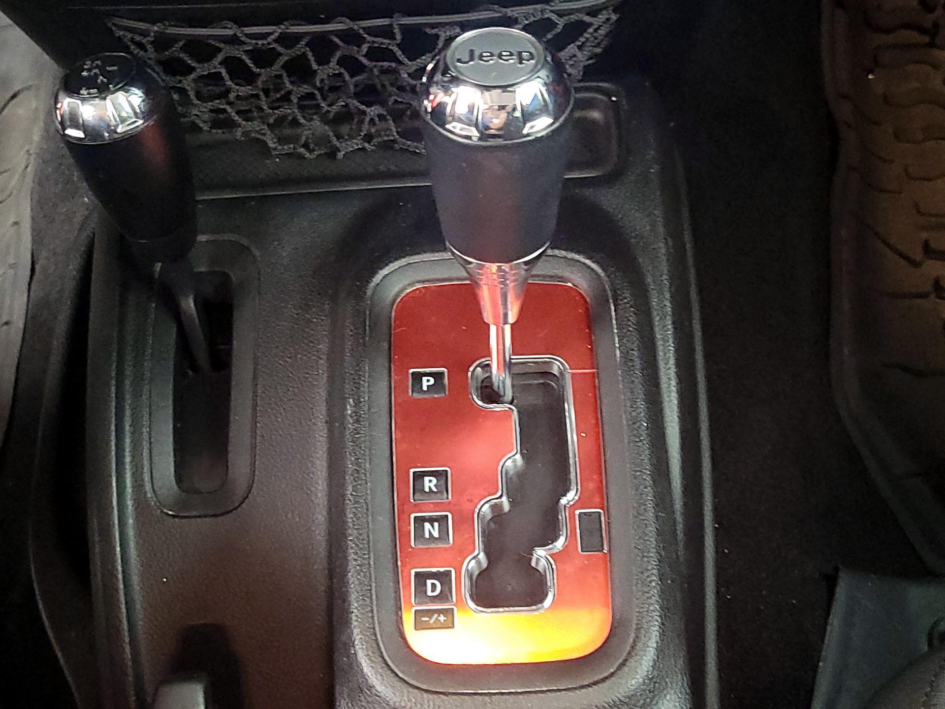 Thumbnail: 2017 Jeep Wrangler - 16