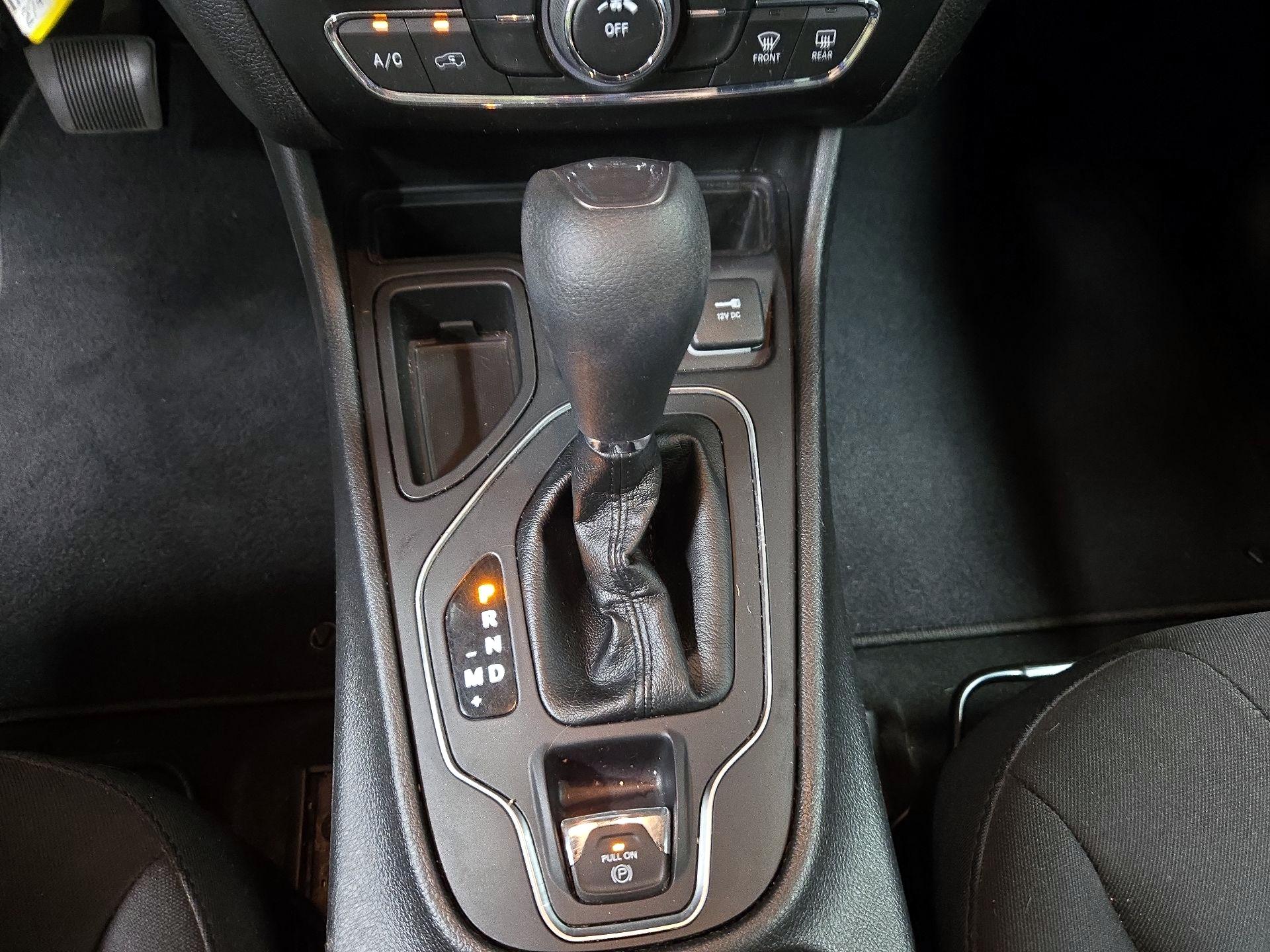 Thumbnail: 2021 Jeep Cherokee - 17