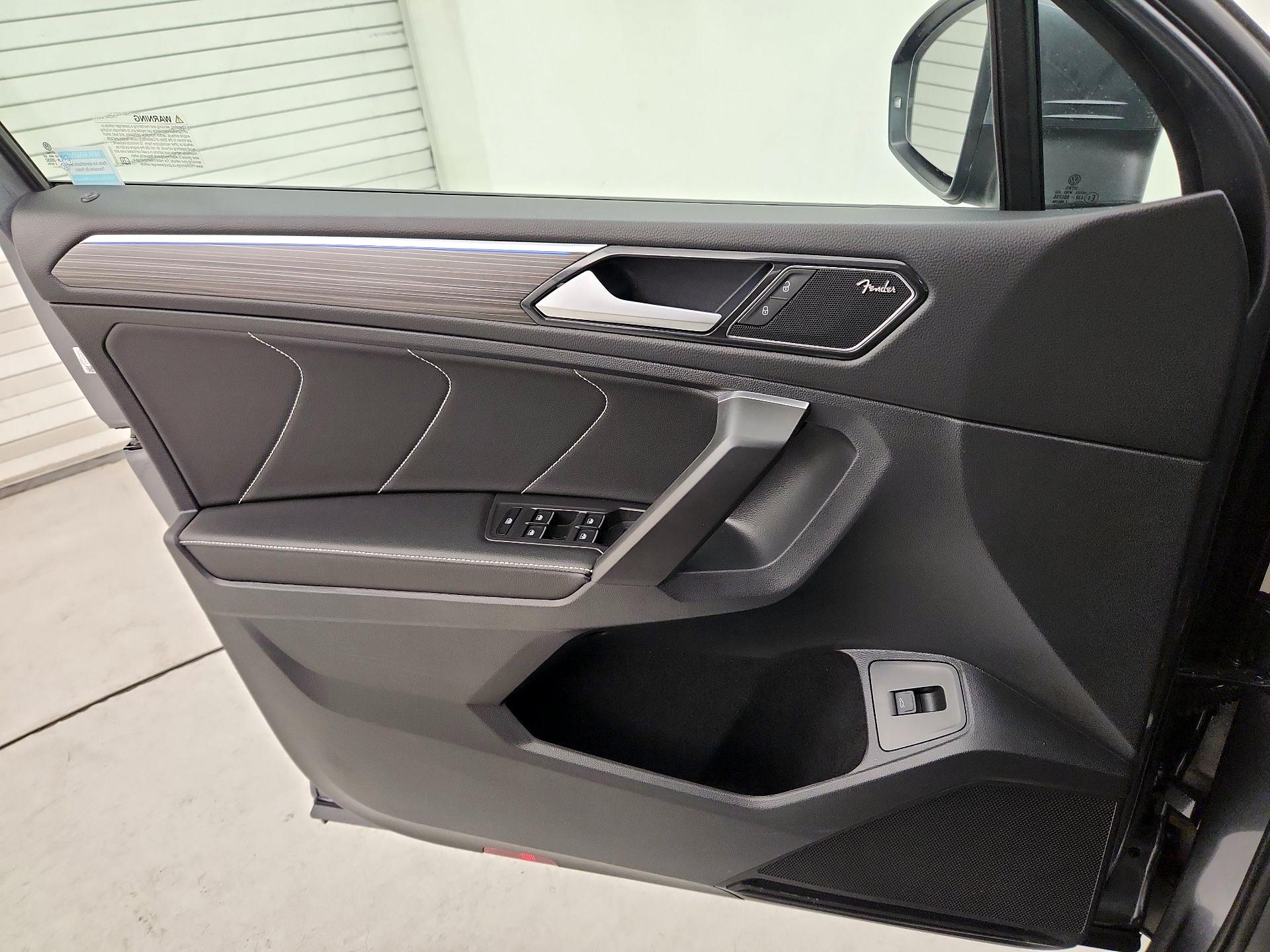 Thumbnail: 2022 Volkswagen Tiguan - 12