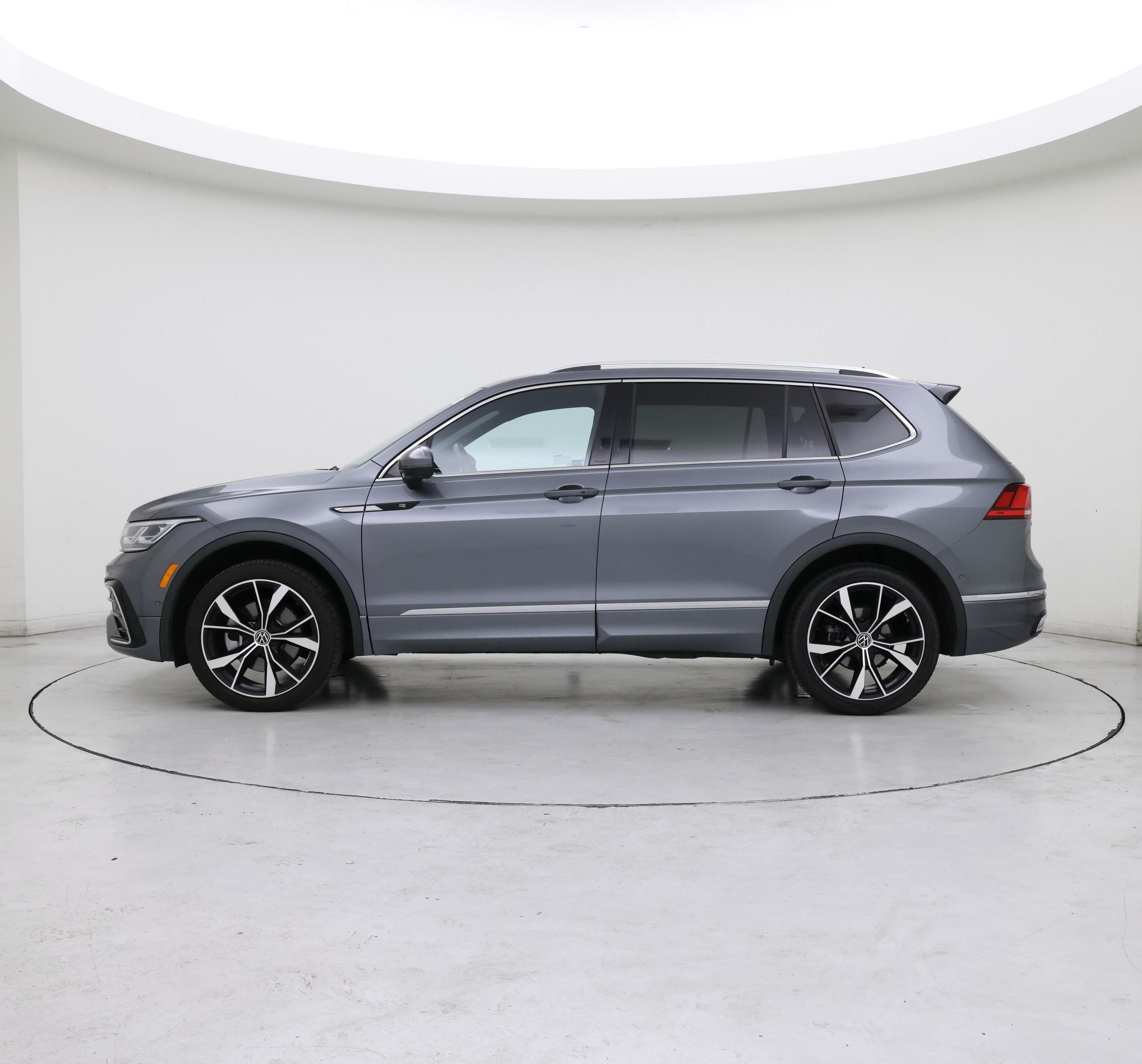 Thumbnail: 2022 Volkswagen Tiguan - 3