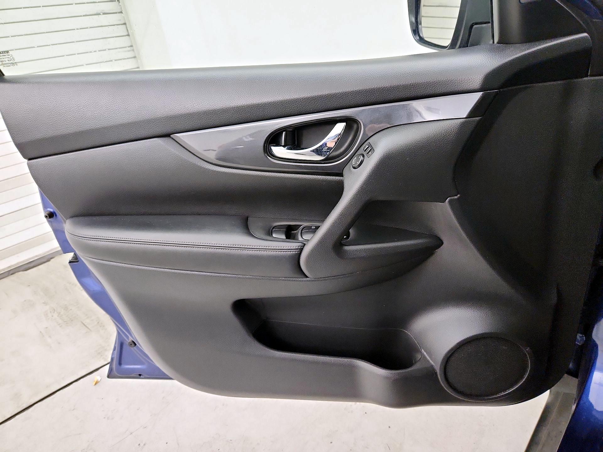 Thumbnail: 2019 Nissan Rogue - 12