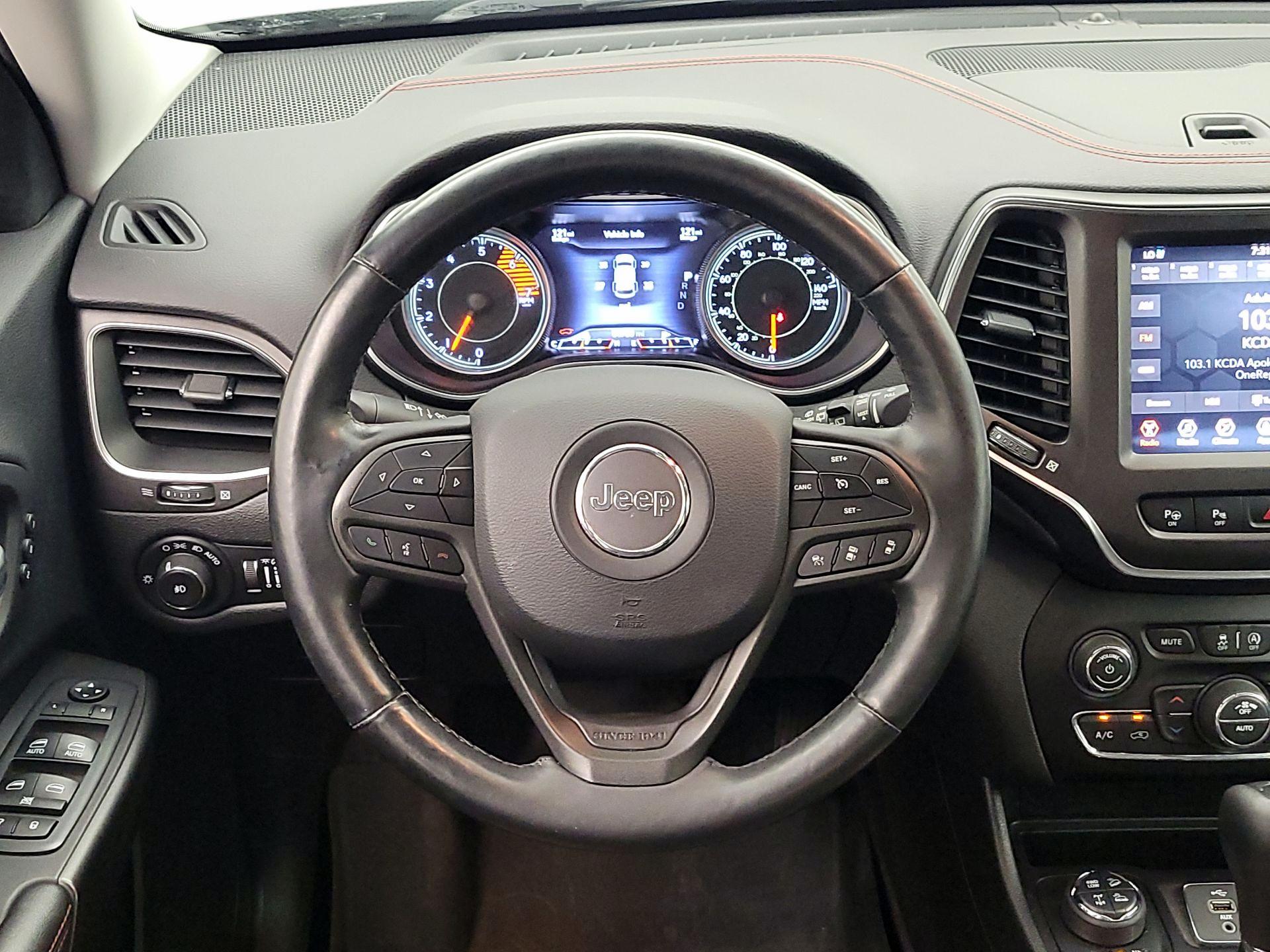 Thumbnail: 2019 Jeep Cherokee - 10