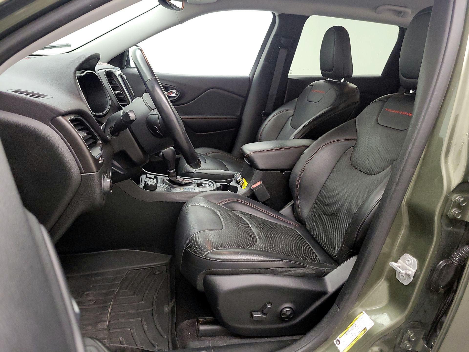 Thumbnail: 2019 Jeep Cherokee - 11