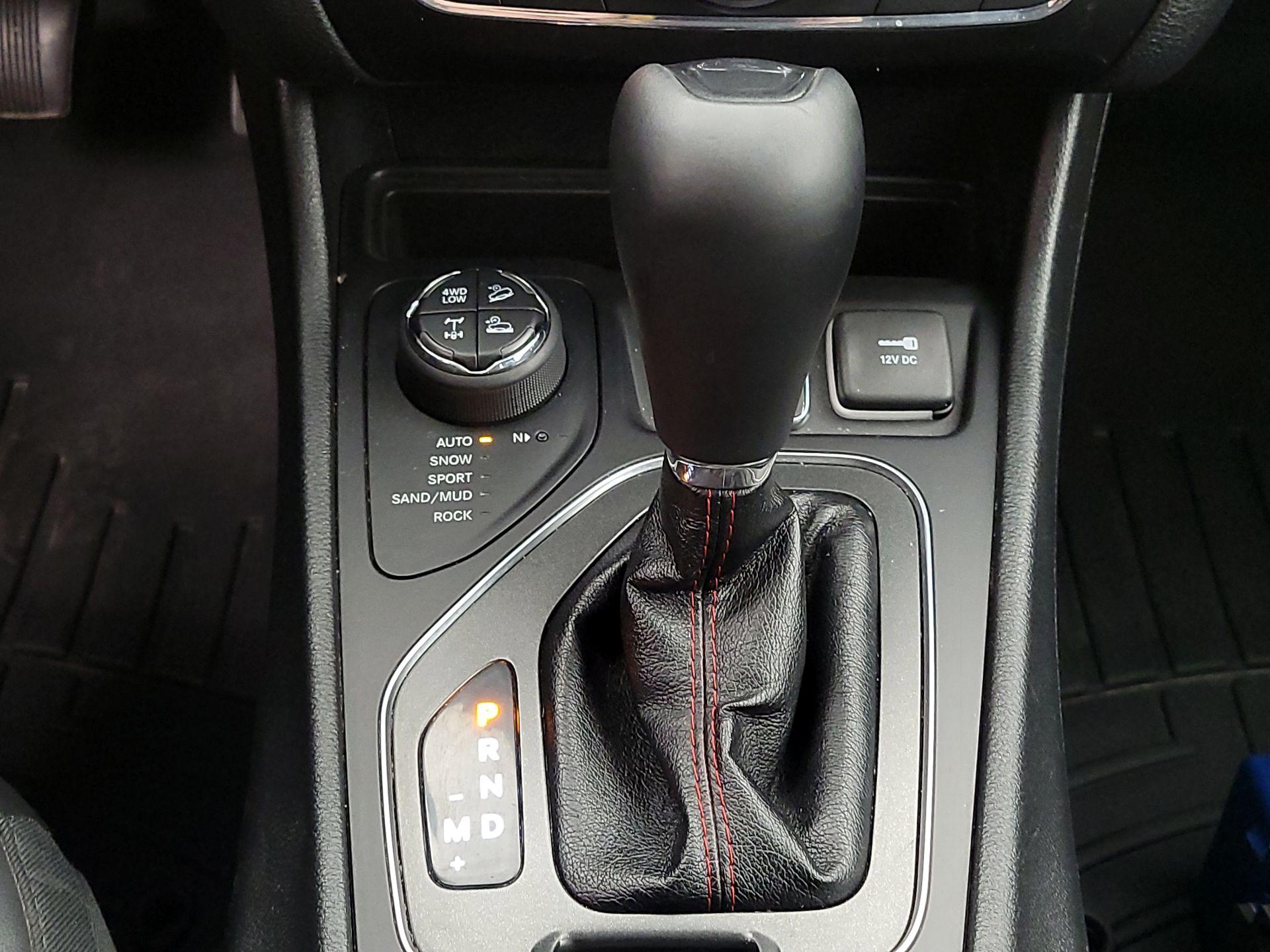 Thumbnail: 2019 Jeep Cherokee - 17