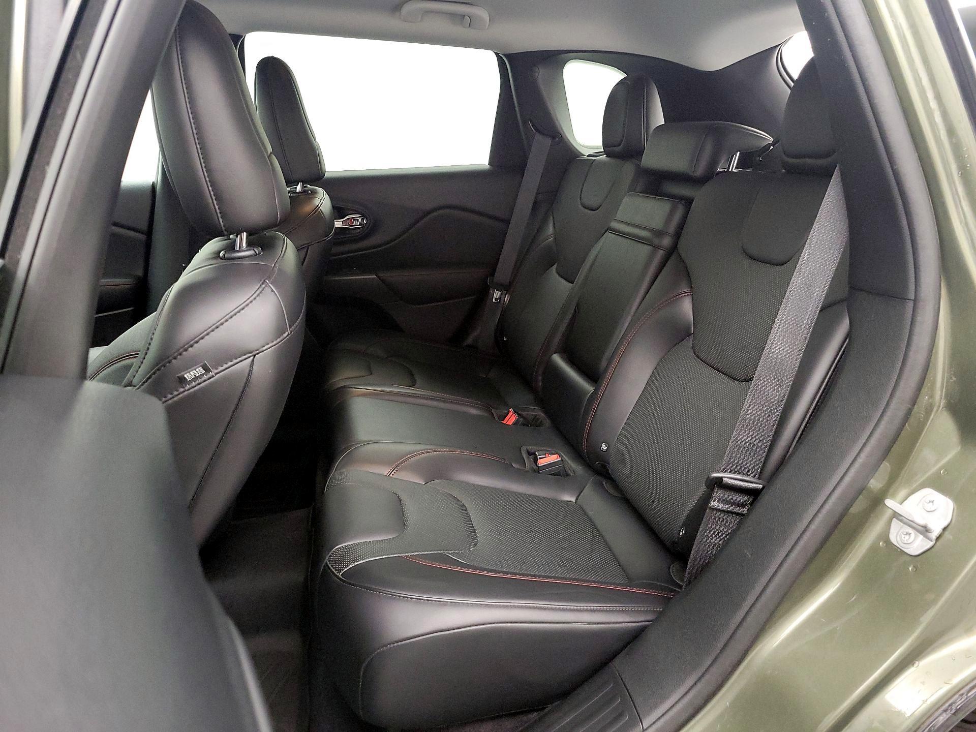 Thumbnail: 2019 Jeep Cherokee - 19