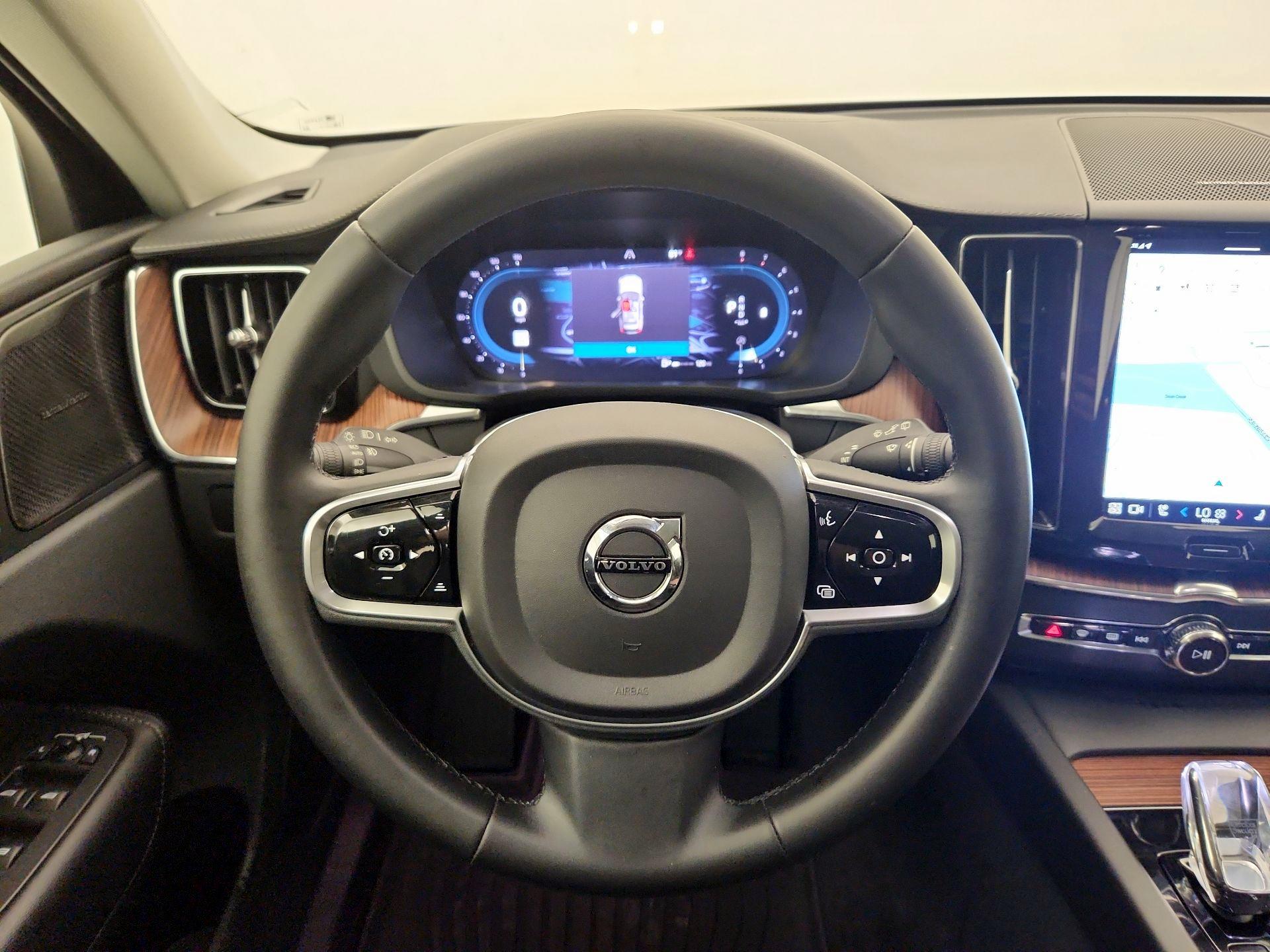 Thumbnail: 2023 Volvo XC60 - 10