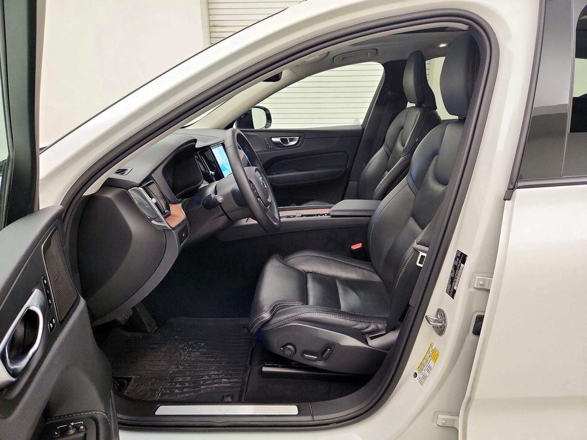 Thumbnail: 2023 Volvo XC60 - 11