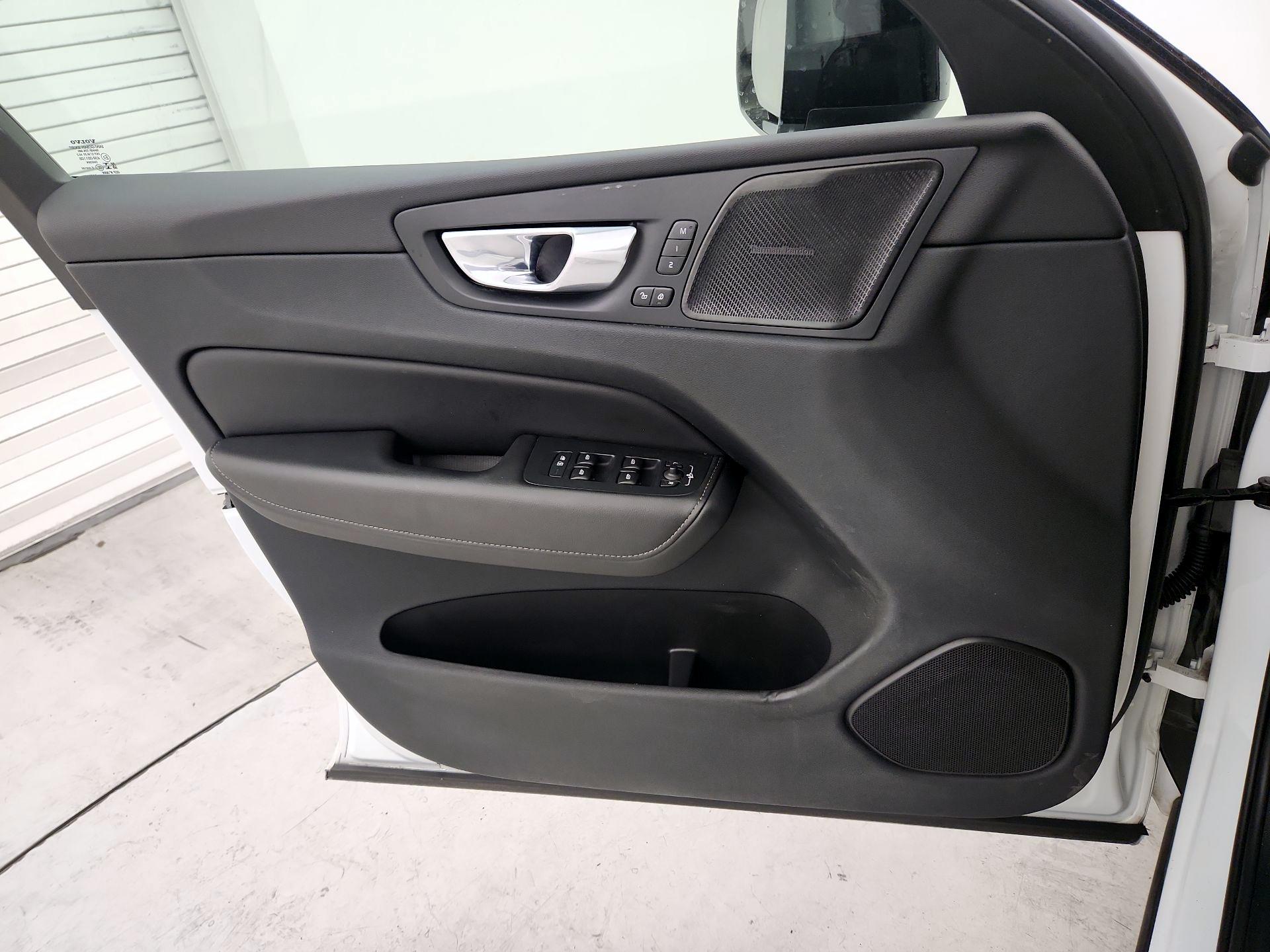 Thumbnail: 2023 Volvo XC60 - 12