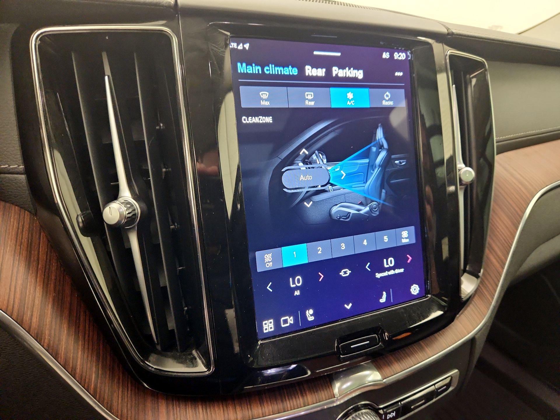 Thumbnail: 2023 Volvo XC60 - 17