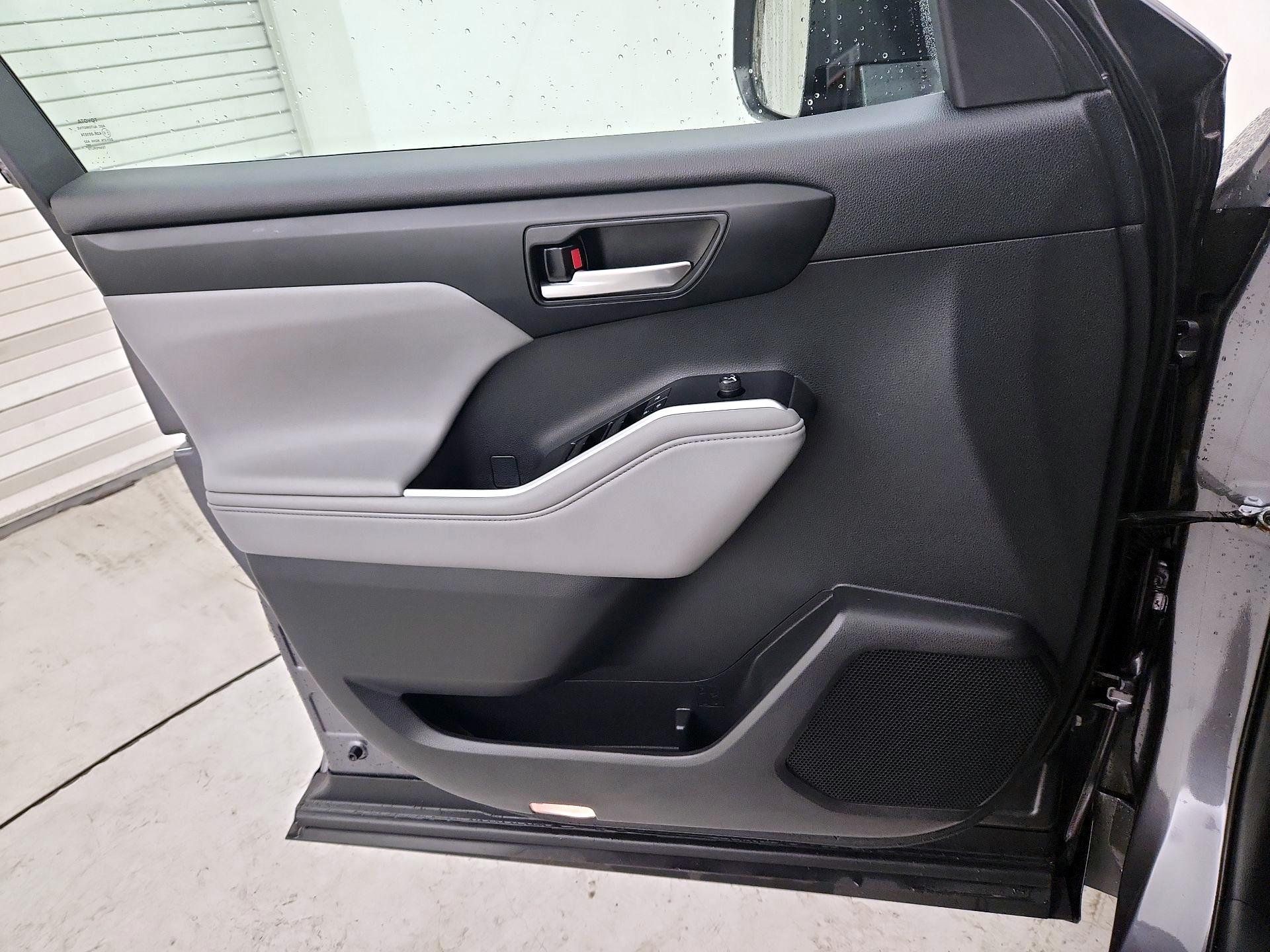 Thumbnail: 2021 Toyota Highlander - 12