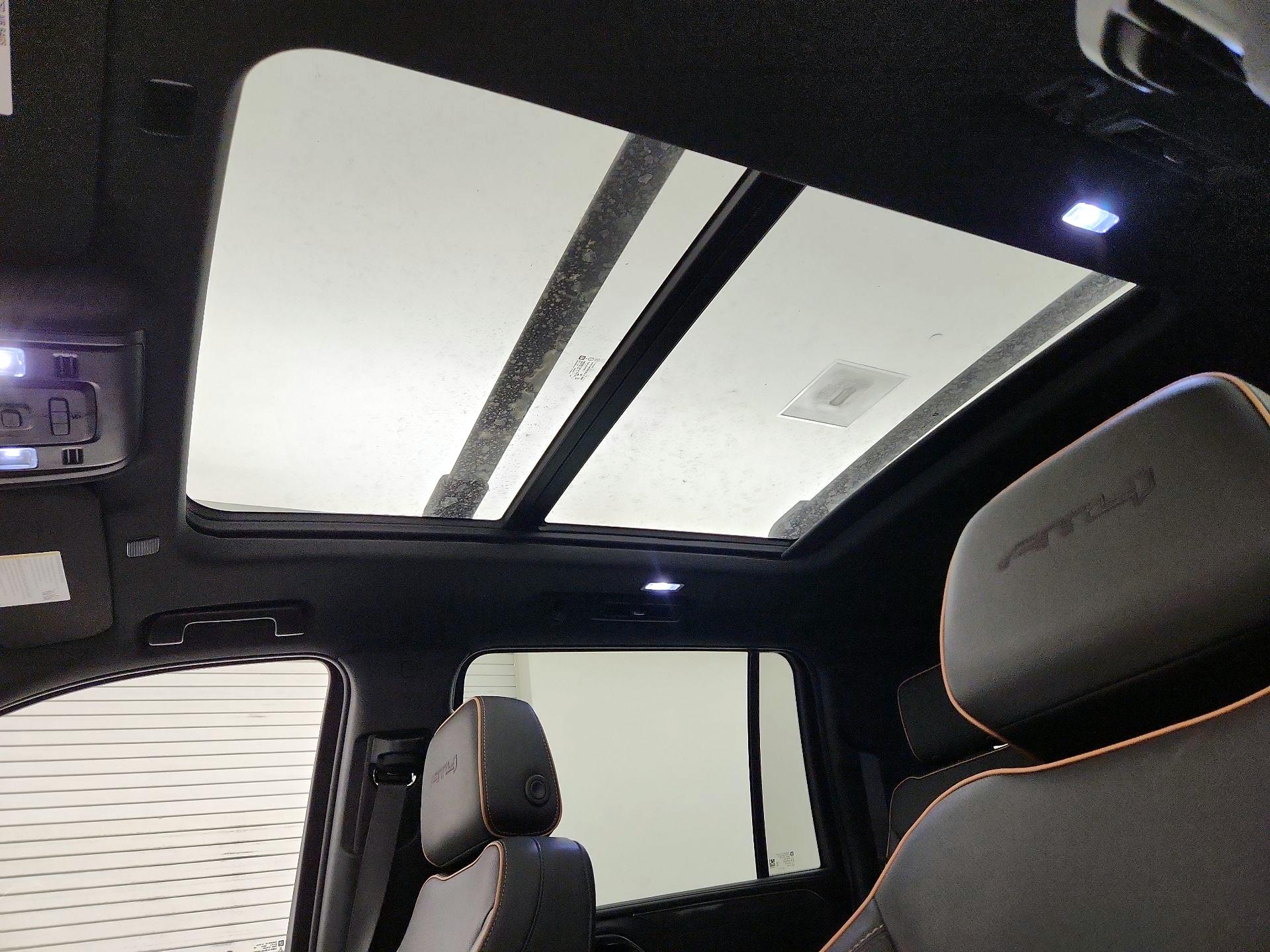 Thumbnail: 2023 GMC Yukon XL - 20