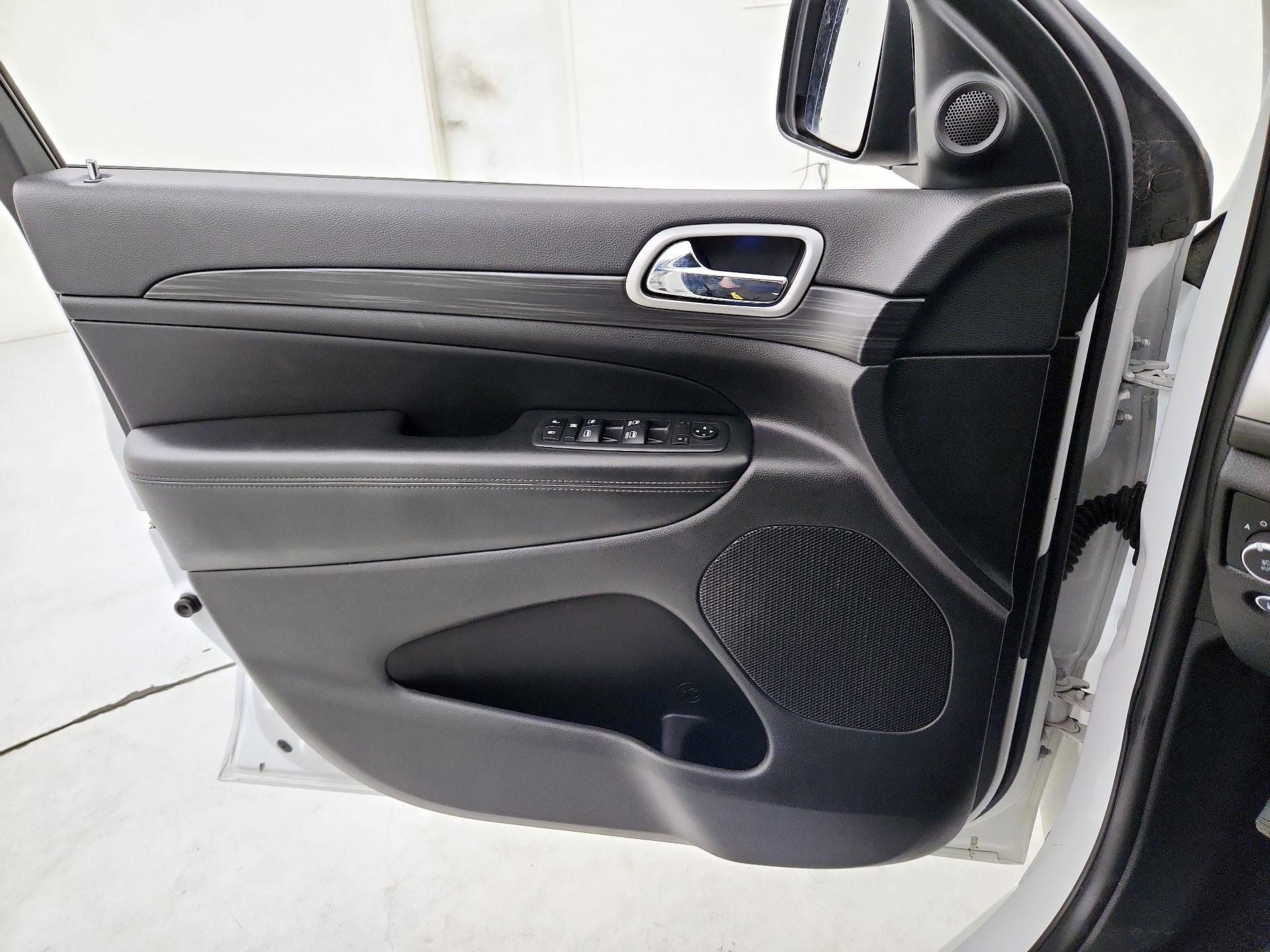 Thumbnail: 2019 Jeep Grand Cherokee - 12