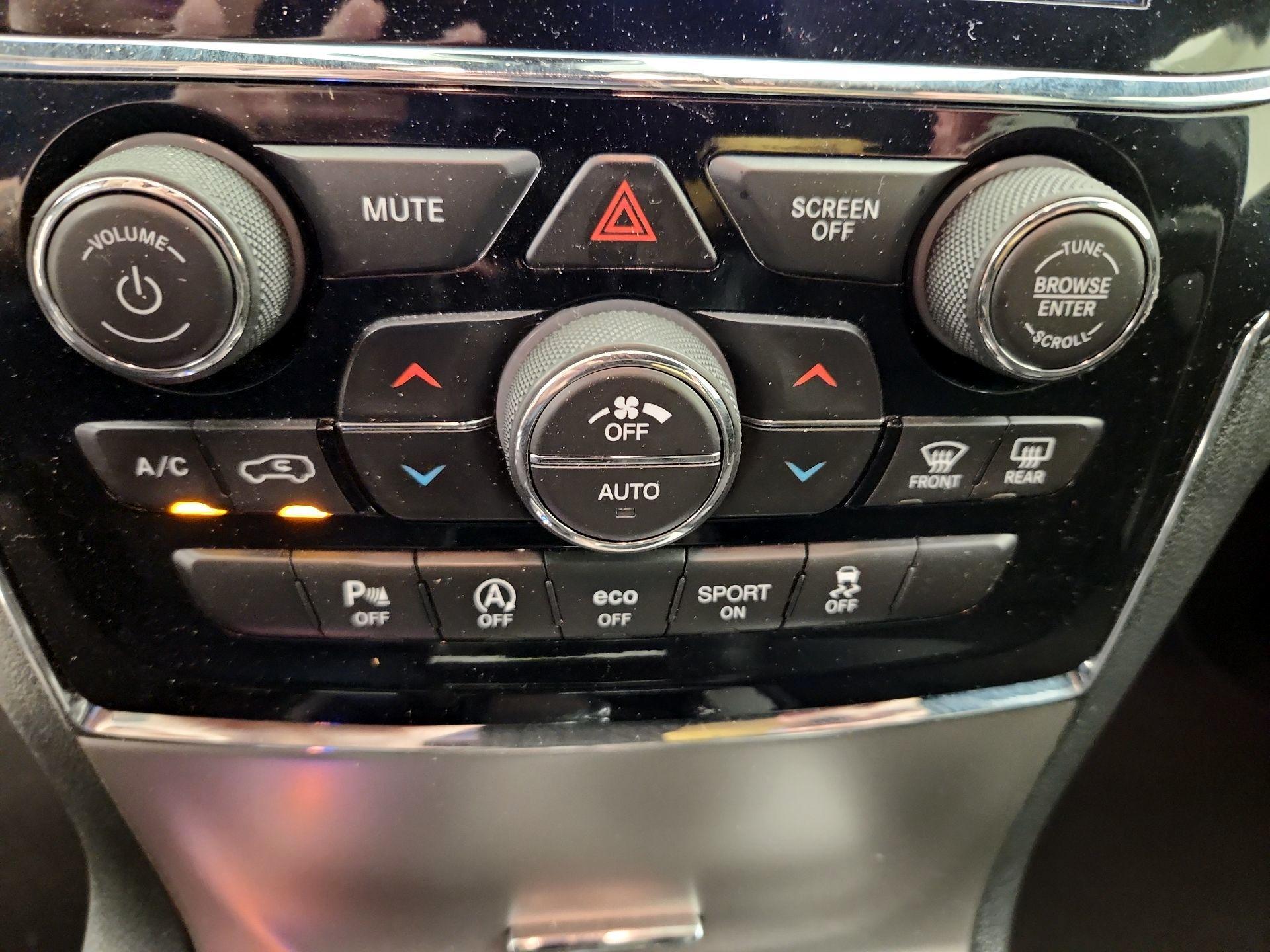 Thumbnail: 2019 Jeep Grand Cherokee - 16
