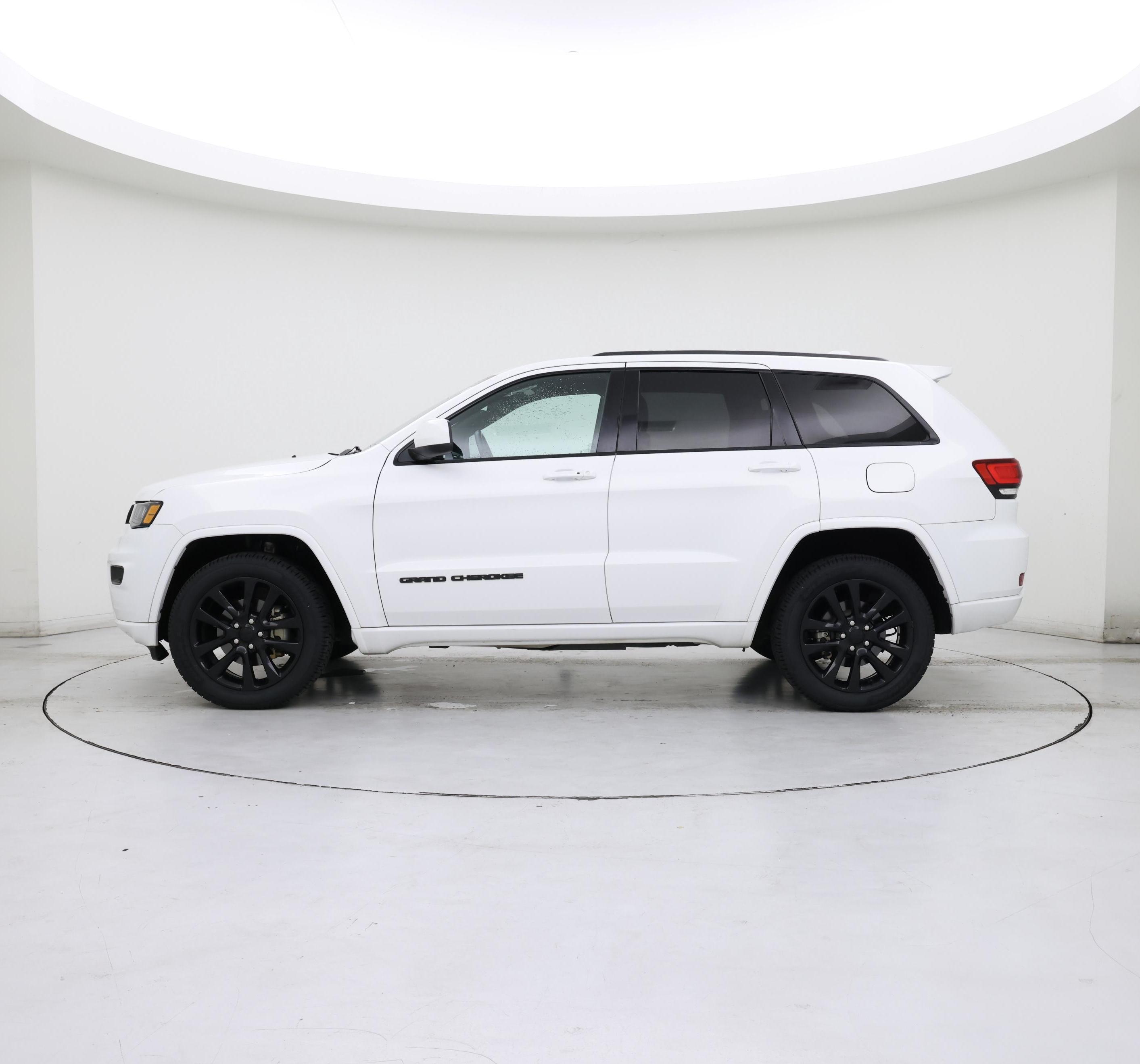 Thumbnail: 2019 Jeep Grand Cherokee - 3