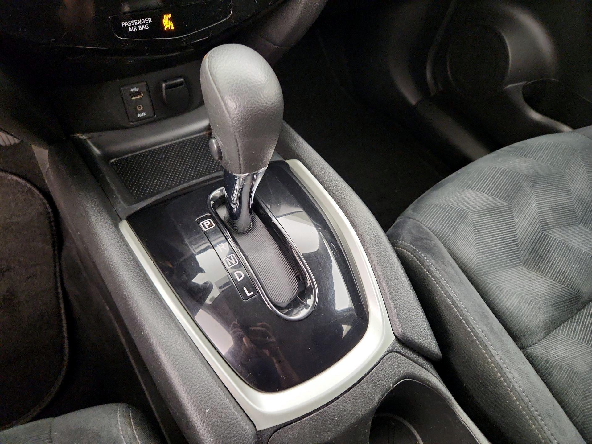 Thumbnail: 2016 Nissan Rogue - 17