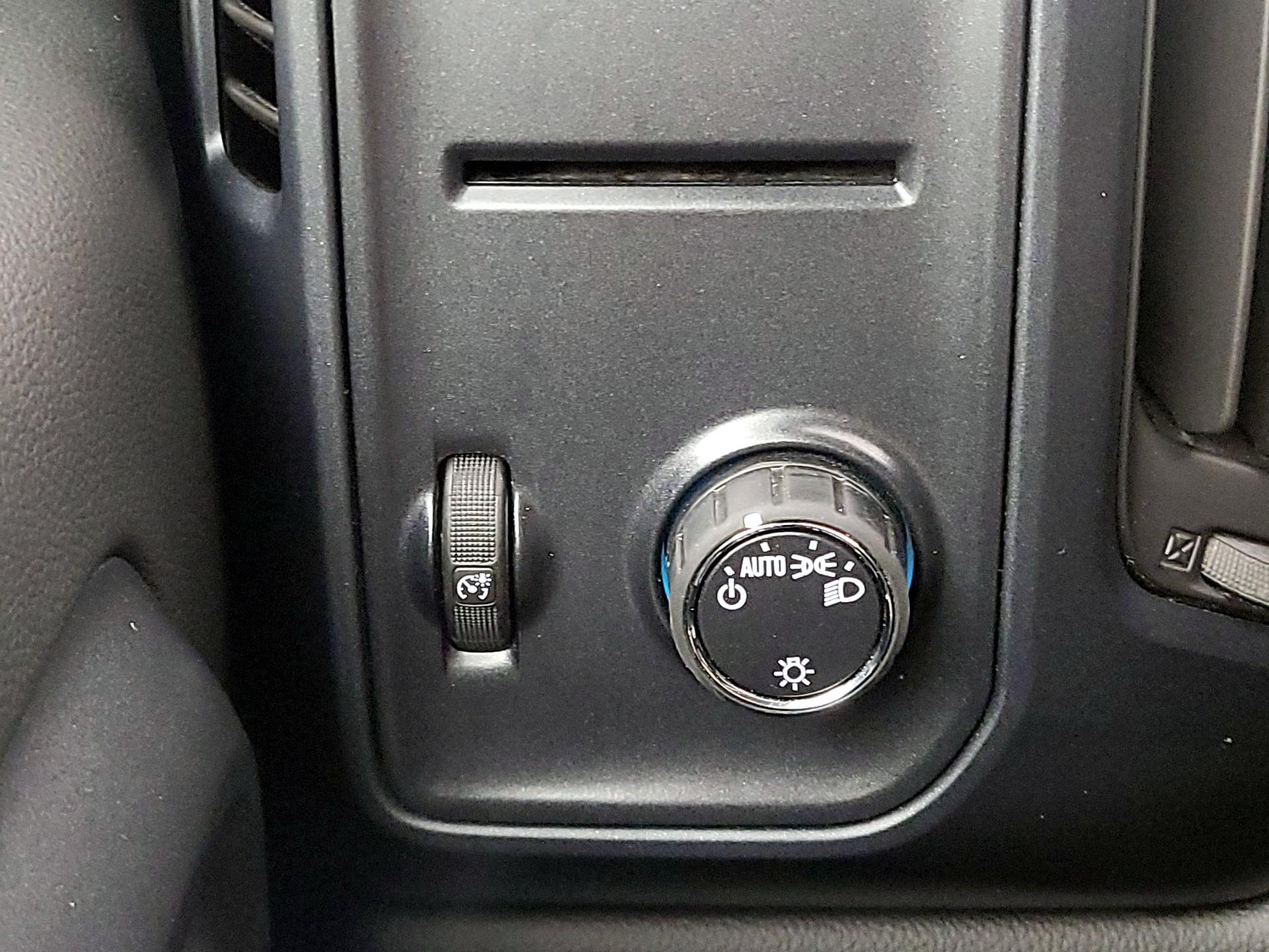 Thumbnail: 2014 Chevrolet Silverado 1500 - 13