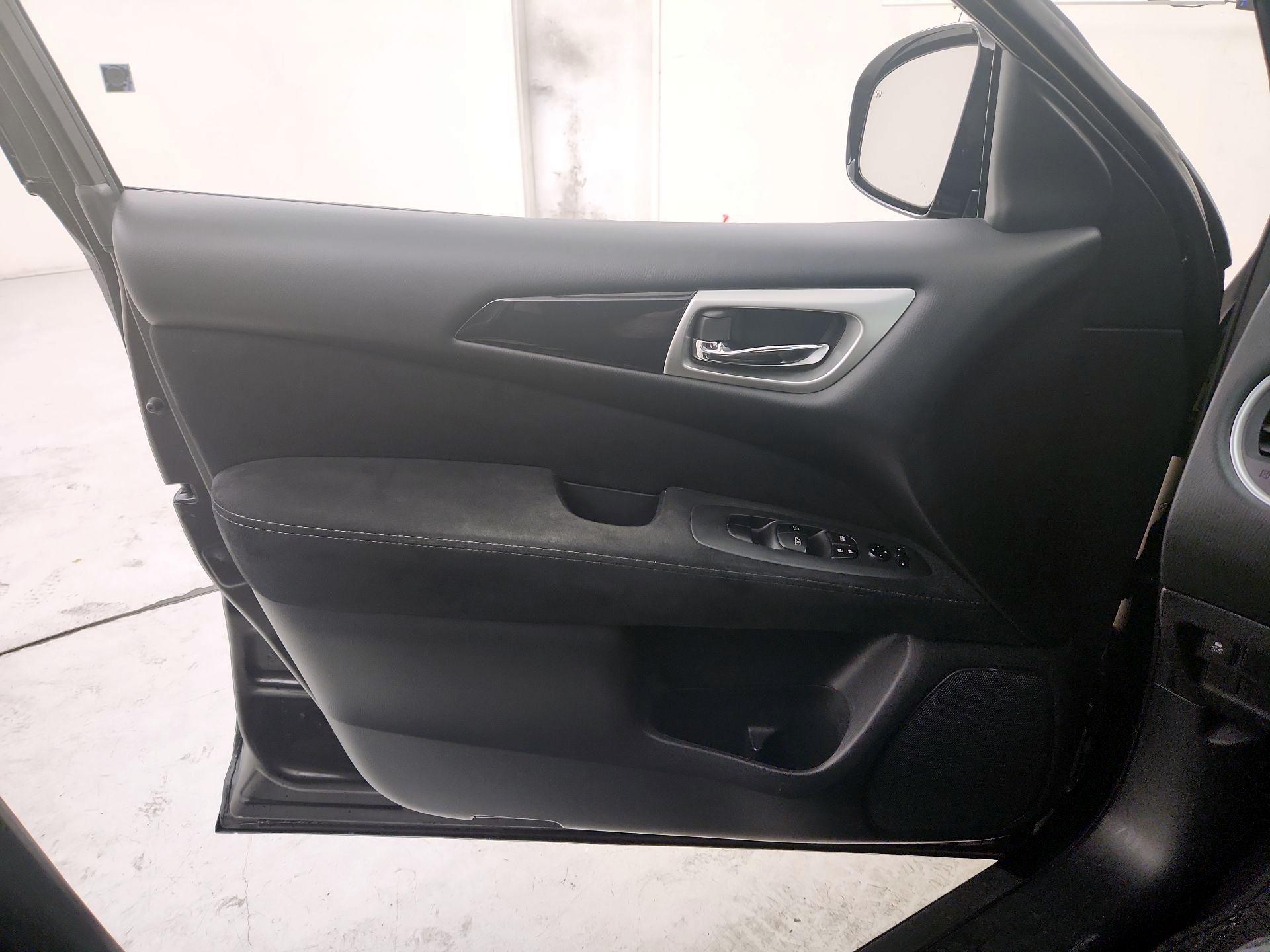 Thumbnail: 2015 Nissan Pathfinder - 12