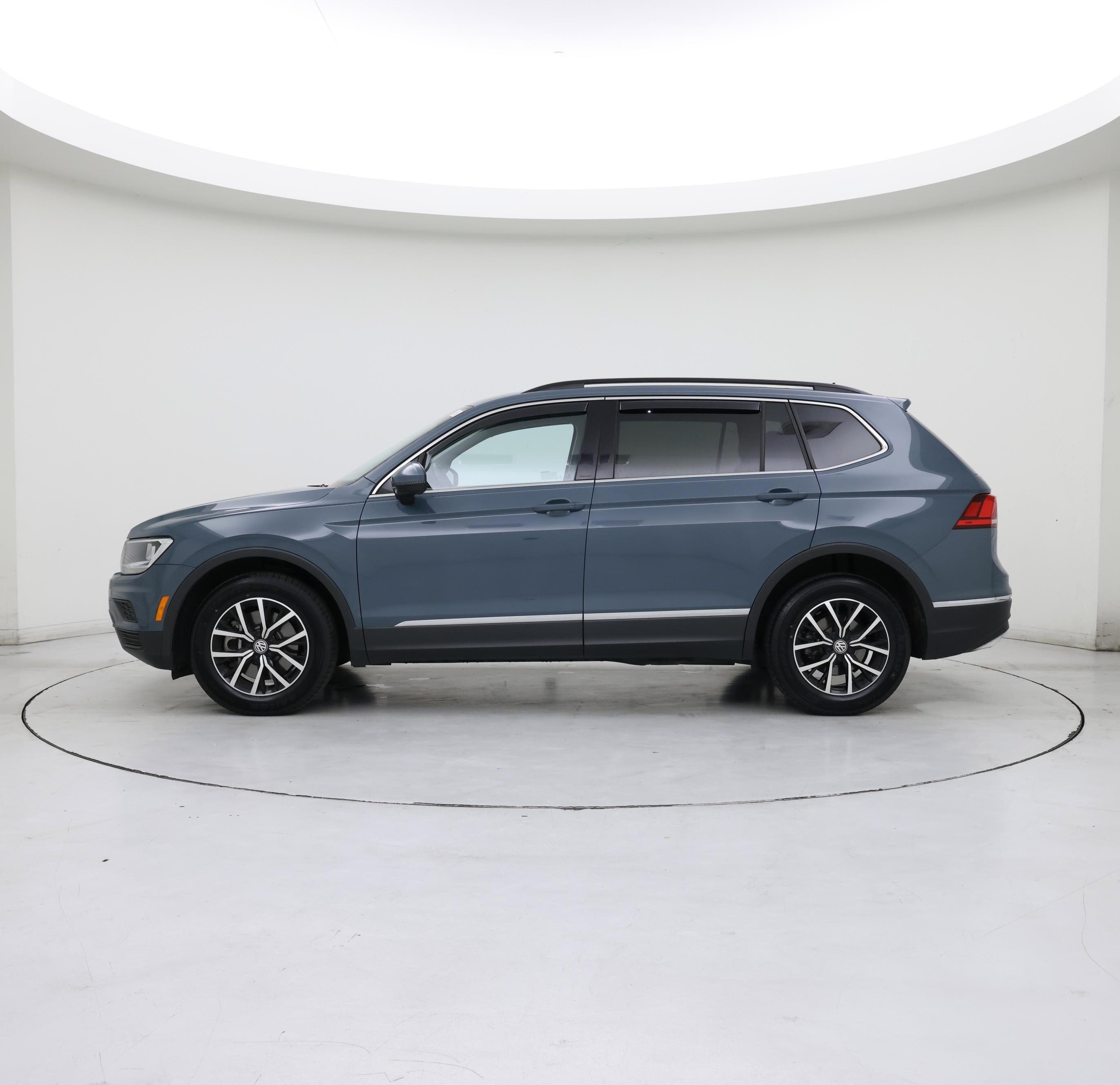 Thumbnail: 2021 Volkswagen Tiguan - 3