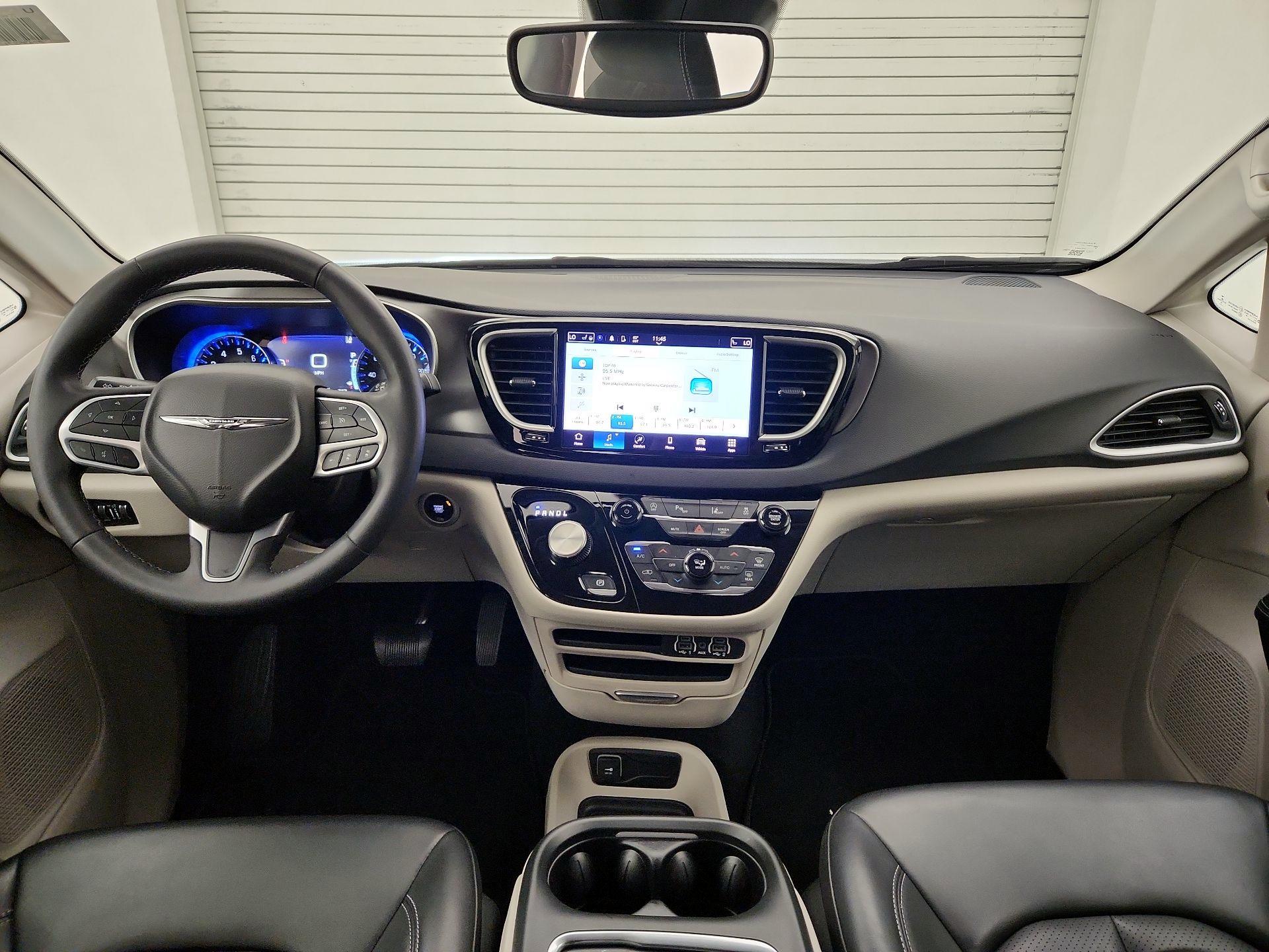 Thumbnail: 2023 Chrysler Pacifica - 9