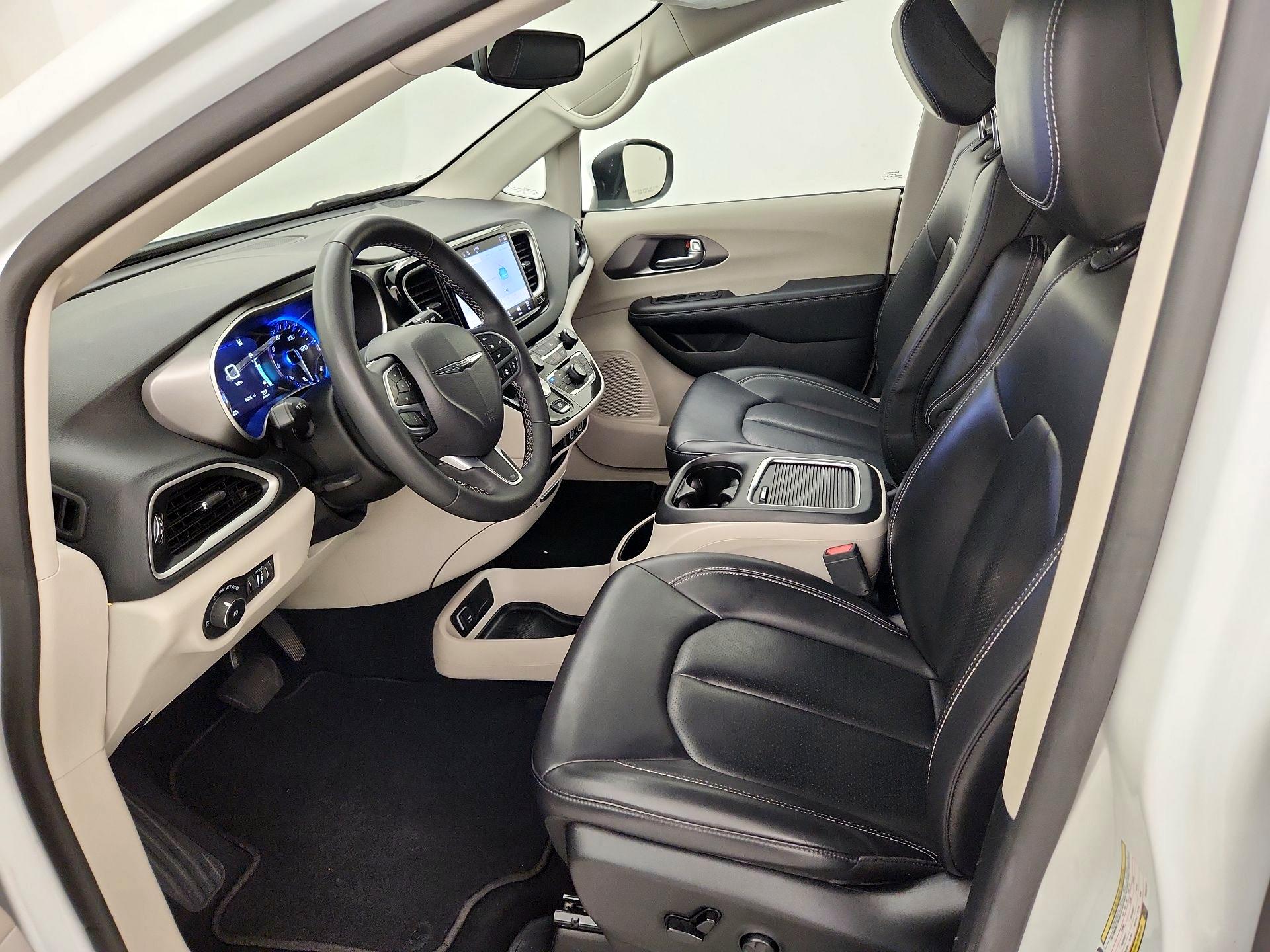 Thumbnail: 2023 Chrysler Pacifica - 11
