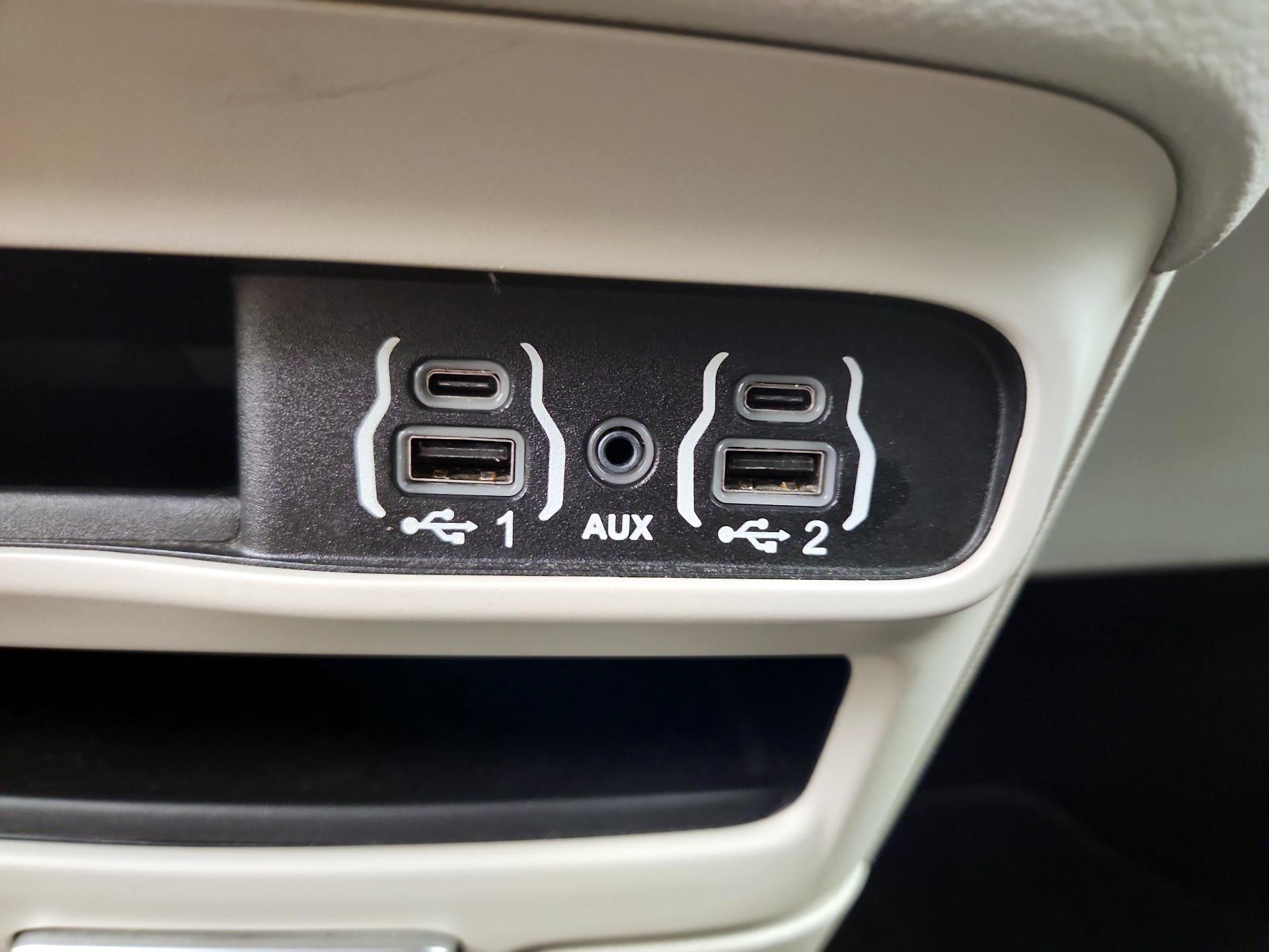 Thumbnail: 2023 Chrysler Pacifica - 18