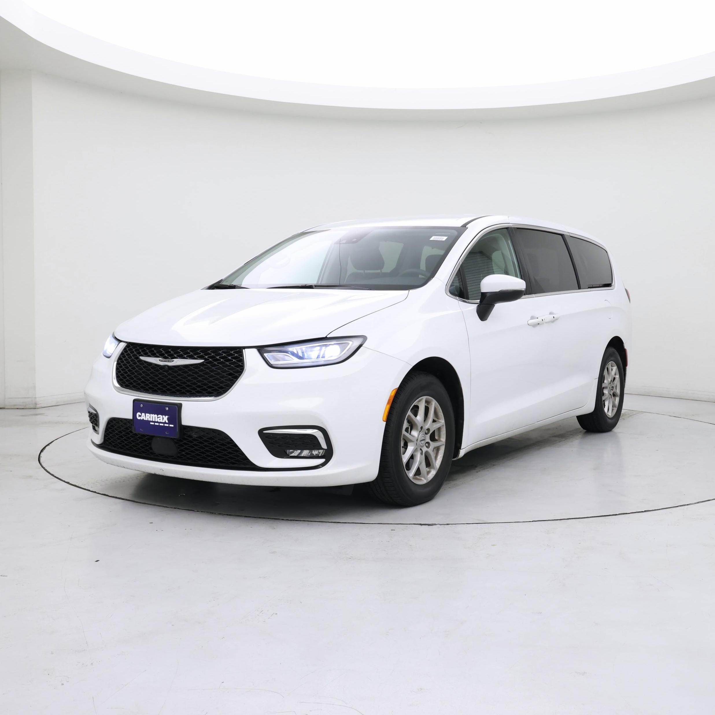 Thumbnail: 2023 Chrysler Pacifica - 4