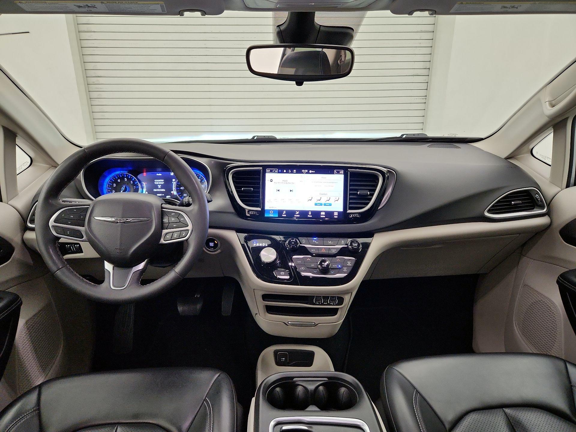 Thumbnail: 2023 Chrysler Pacifica - 9