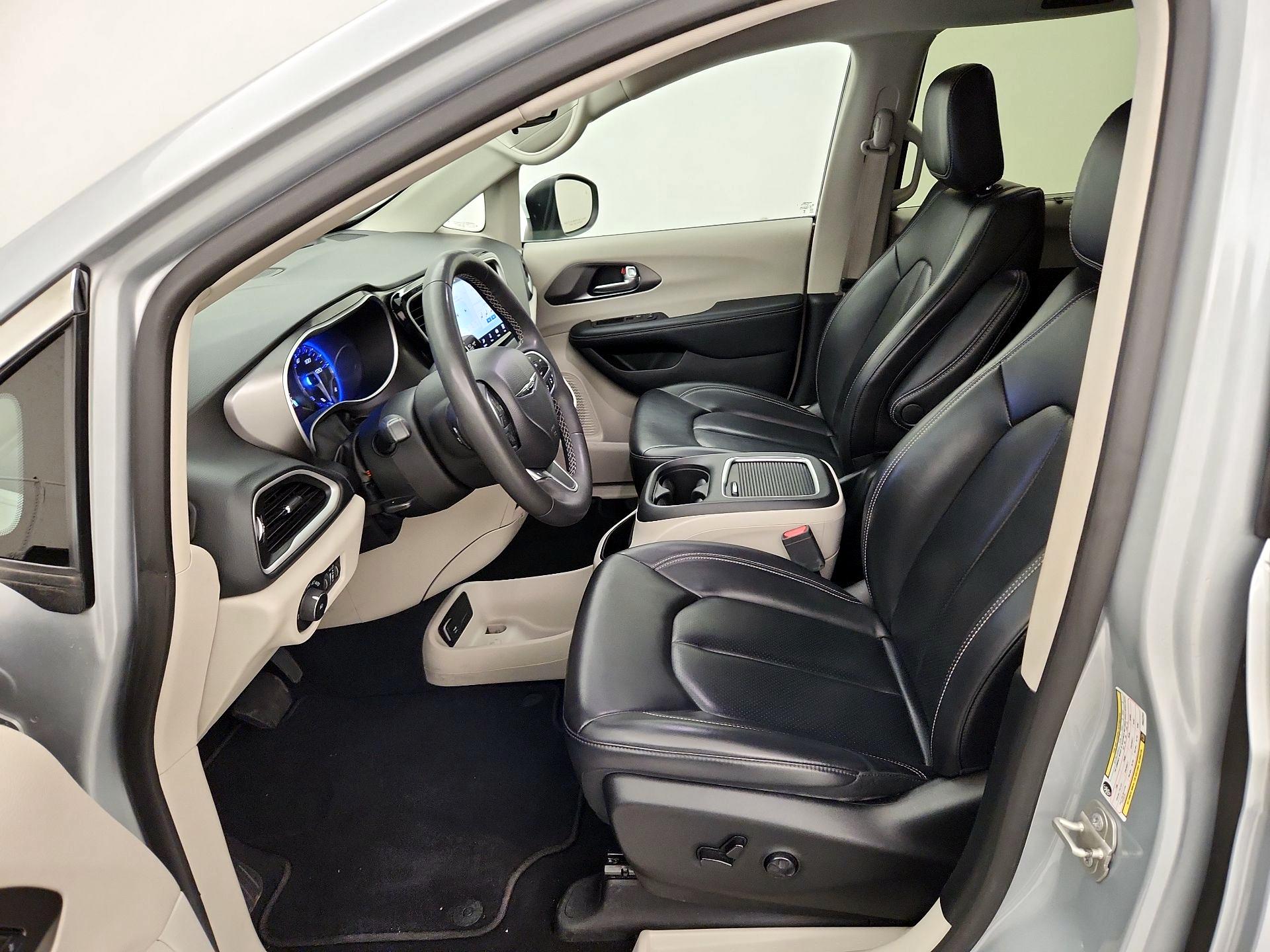 Thumbnail: 2023 Chrysler Pacifica - 11