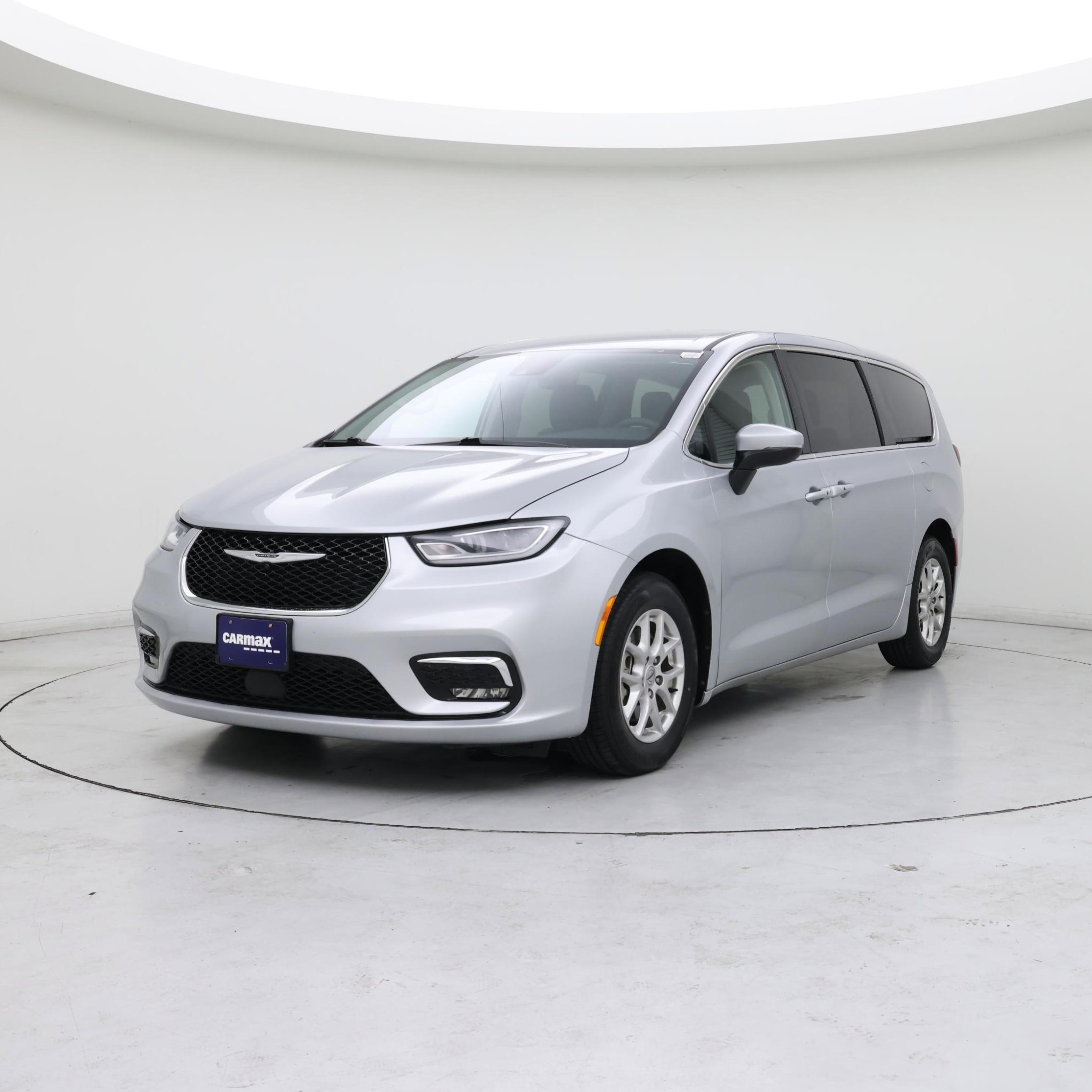 Thumbnail: 2023 Chrysler Pacifica - 4