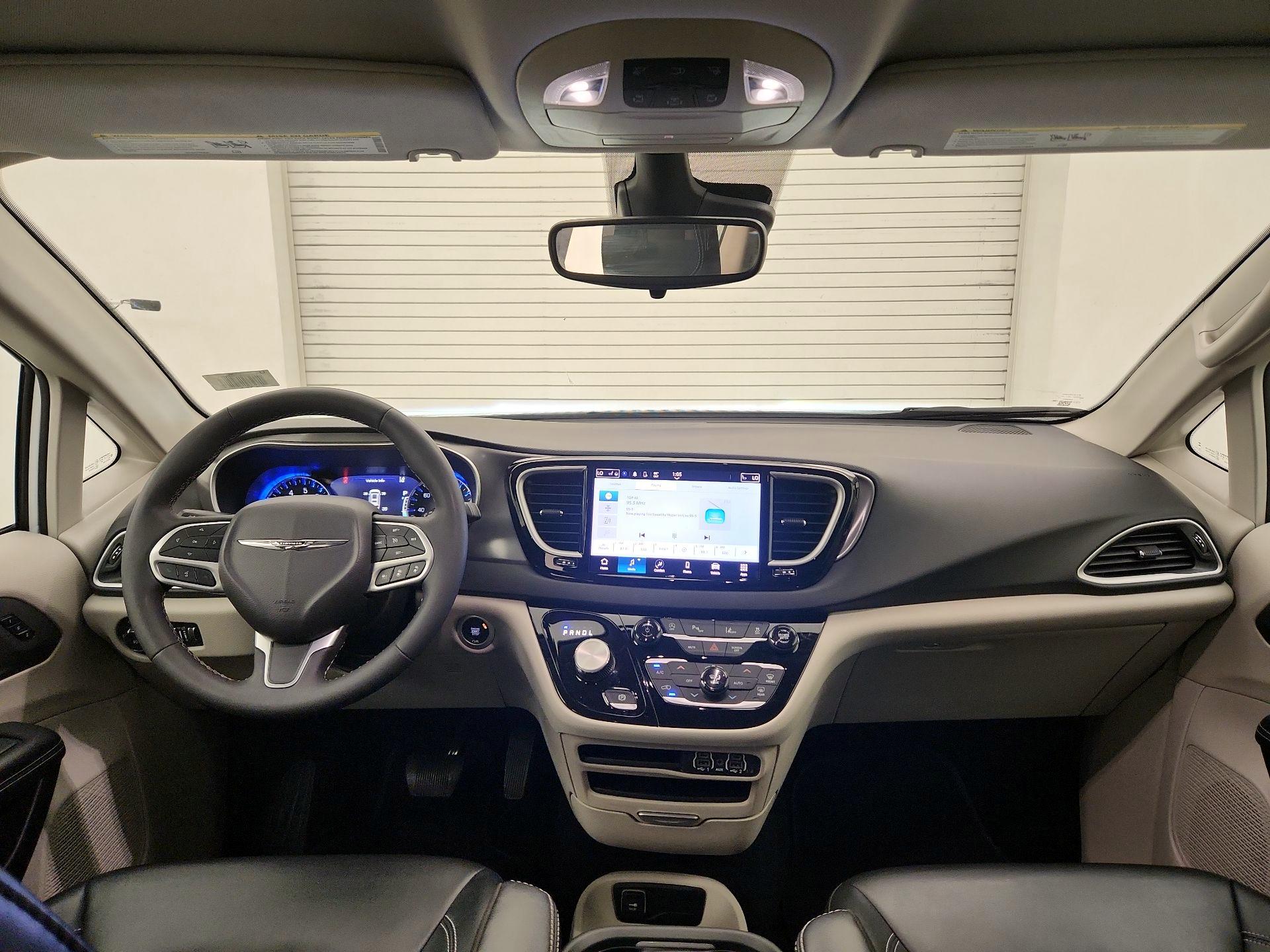 Thumbnail: 2023 Chrysler Pacifica - 9