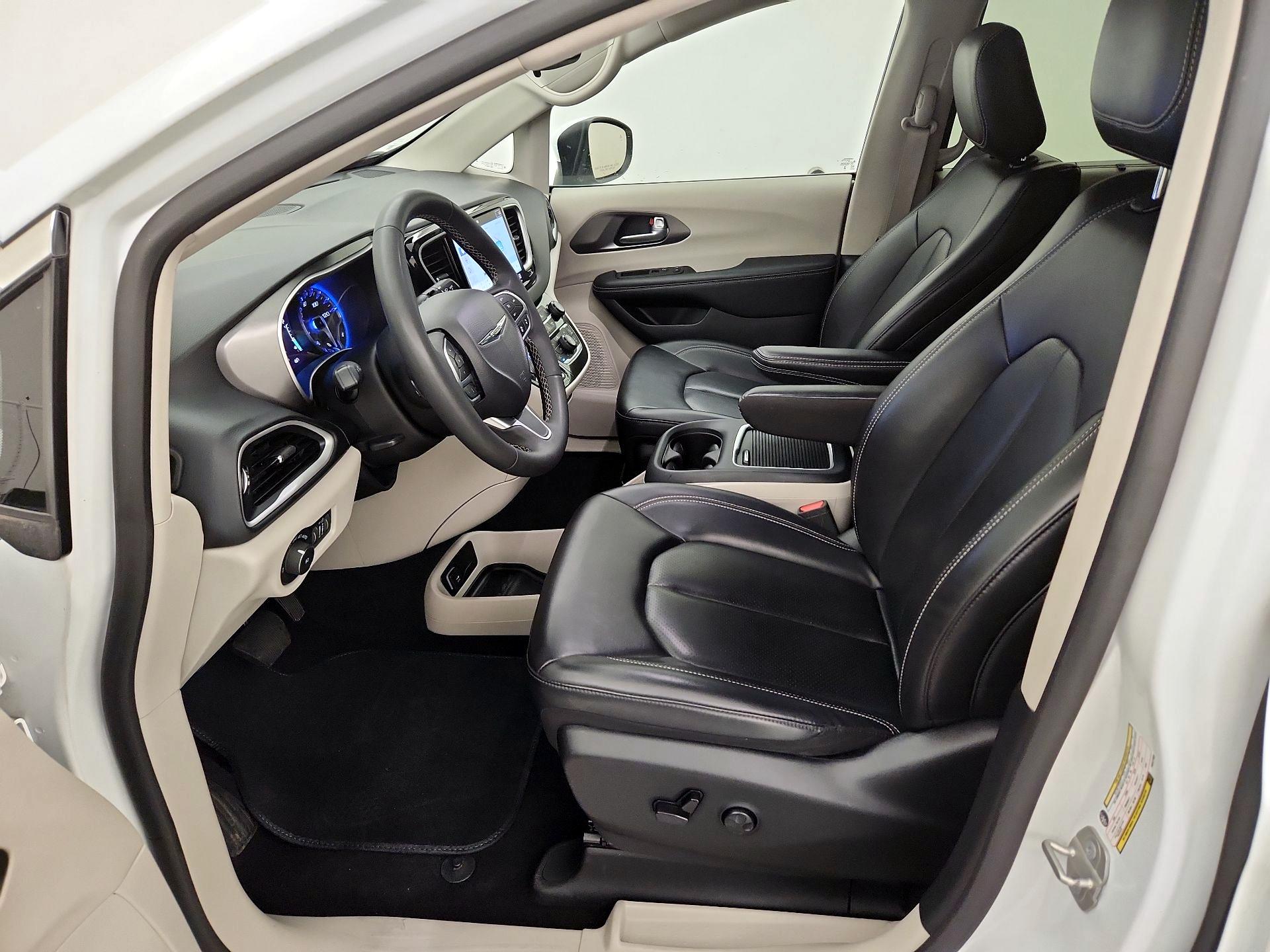 Thumbnail: 2023 Chrysler Pacifica - 11