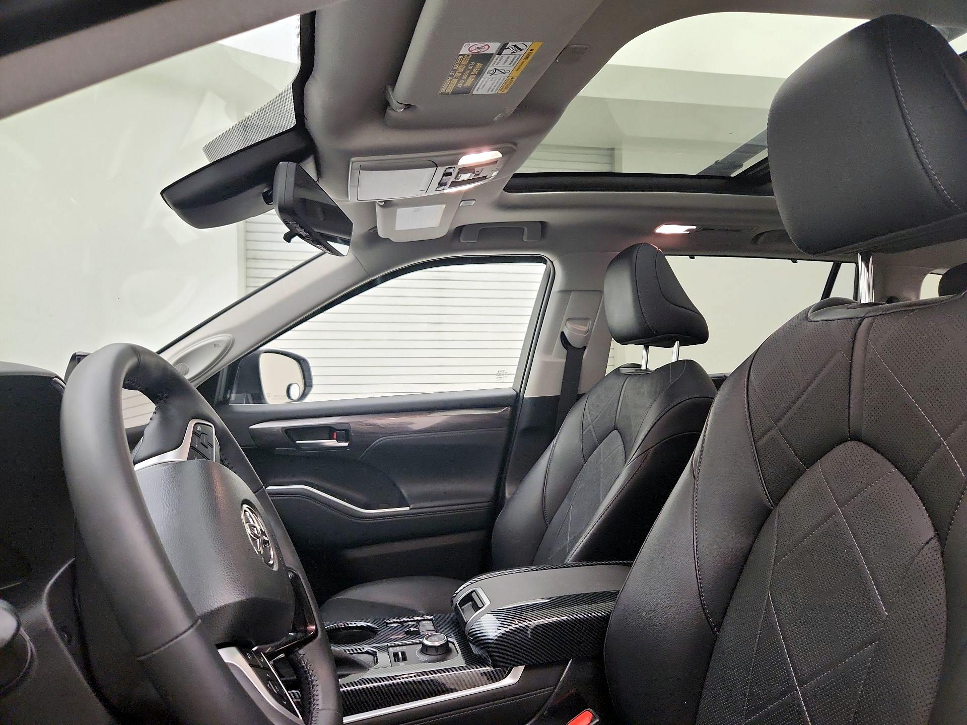 Thumbnail: 2023 Toyota Highlander - 19