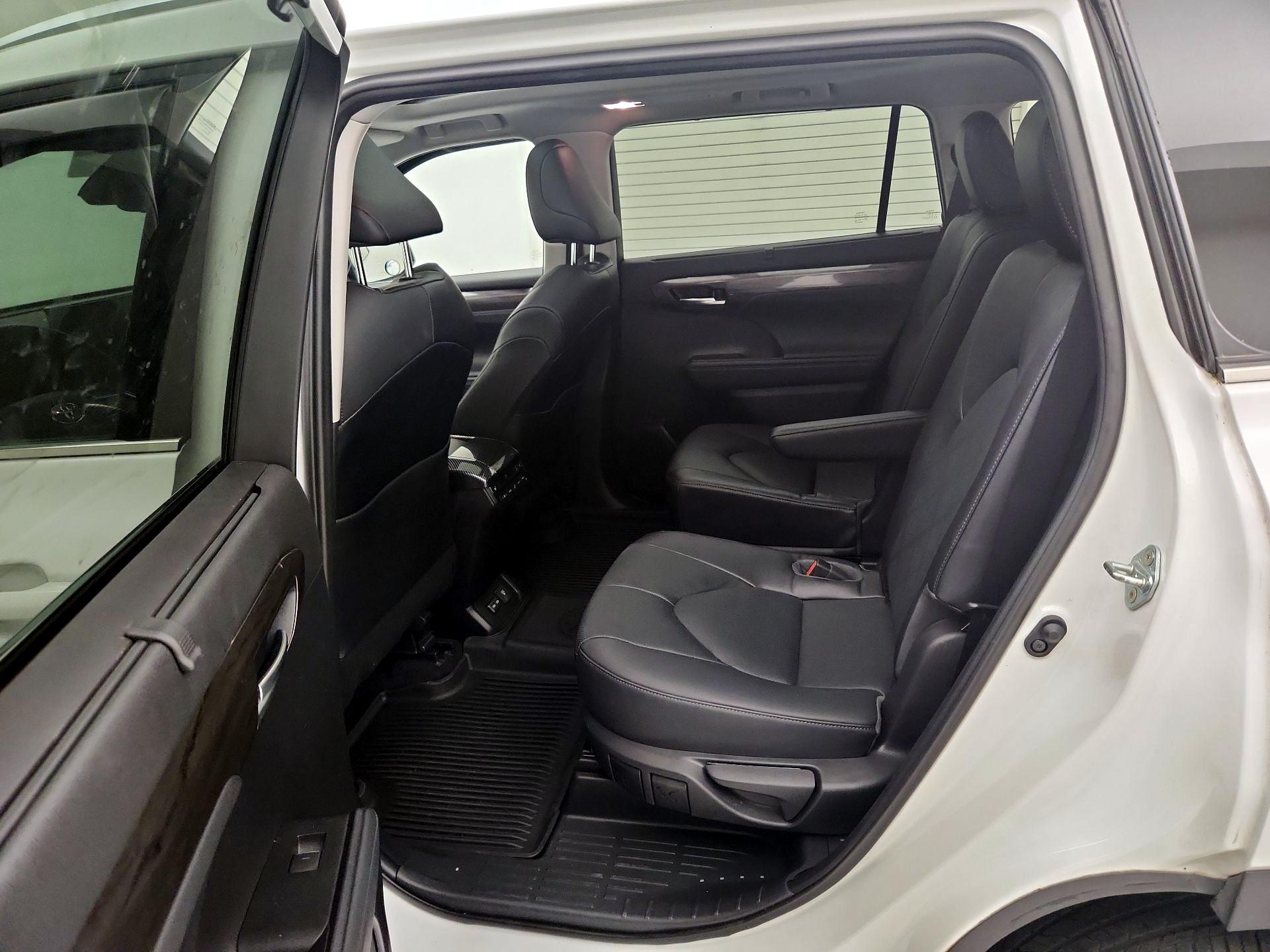Thumbnail: 2023 Toyota Highlander - 20