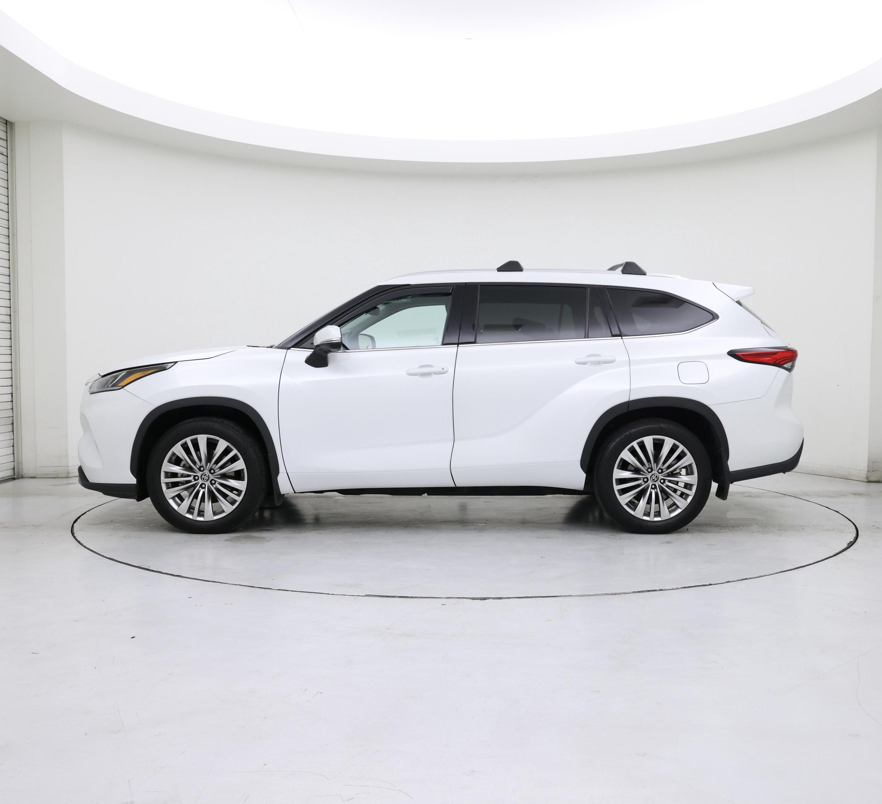 Thumbnail: 2023 Toyota Highlander - 3