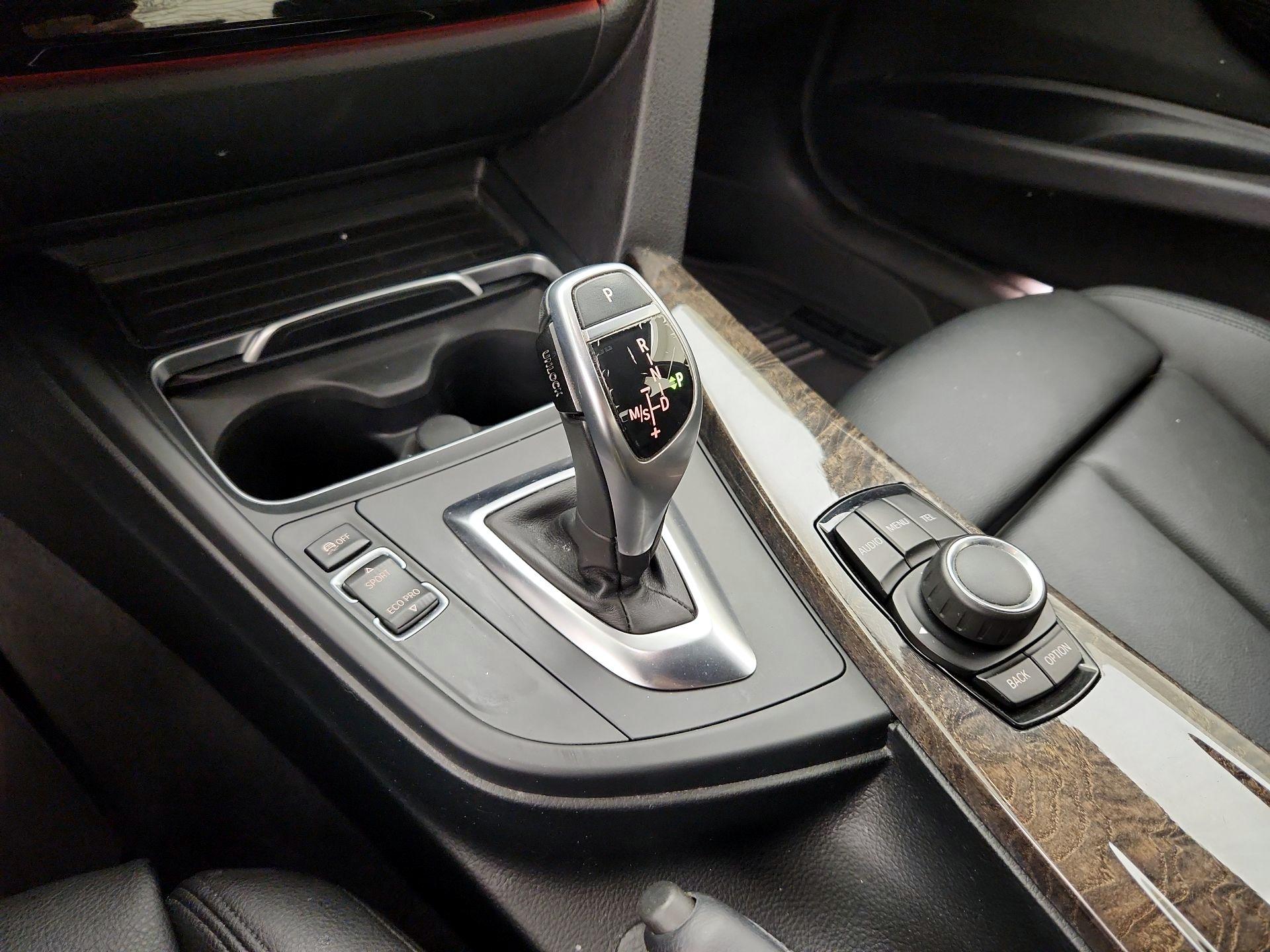 Thumbnail: 2016 BMW 3 Series - 16